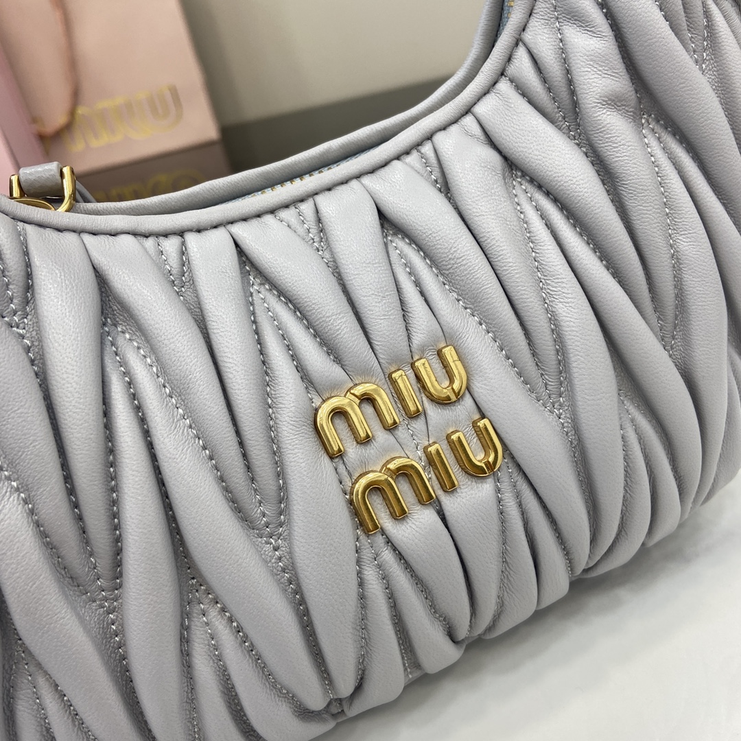 MiuMiu MiuWander Bag(23×13×7CM）