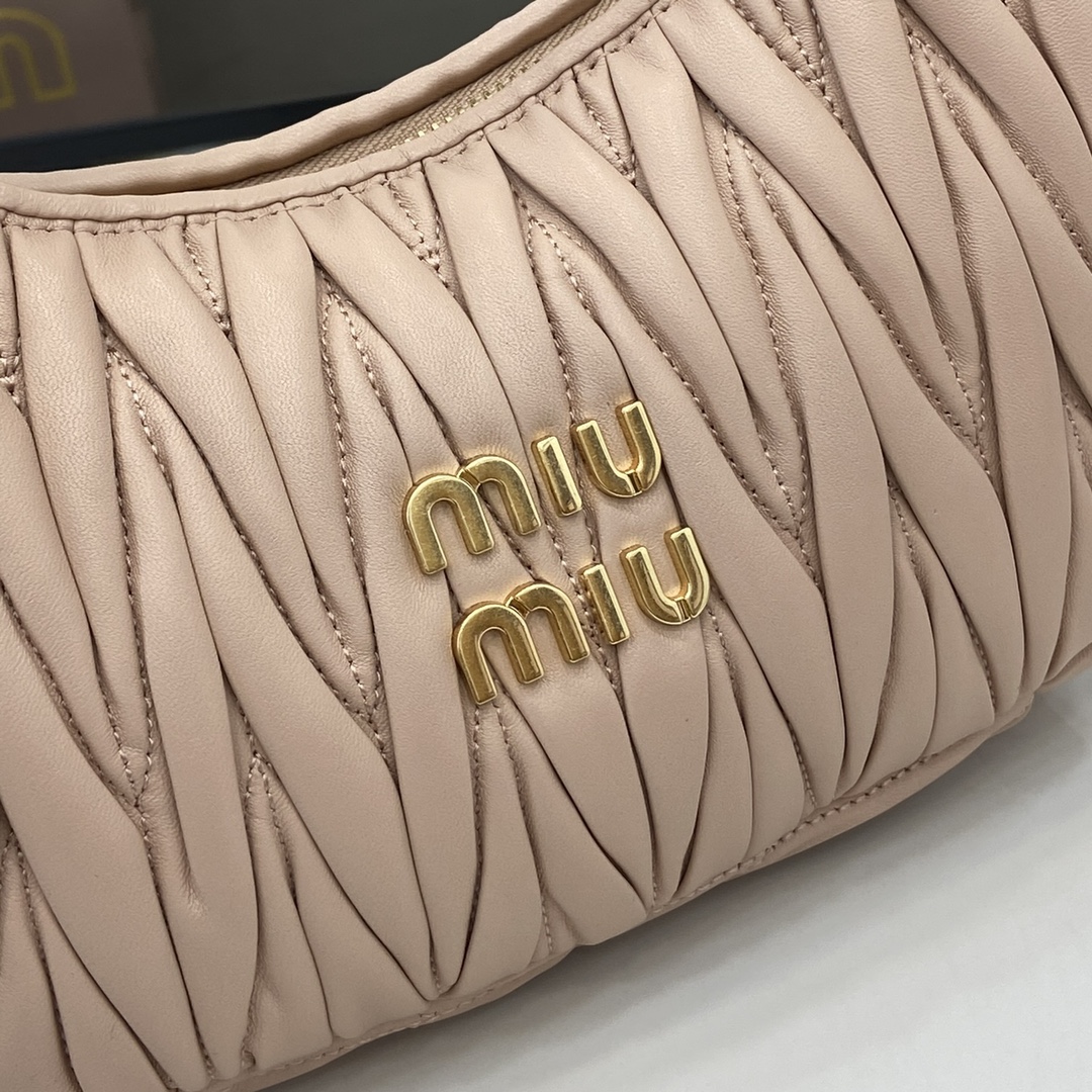 MiuMiu MiuWander Bag(23×13×7CM）