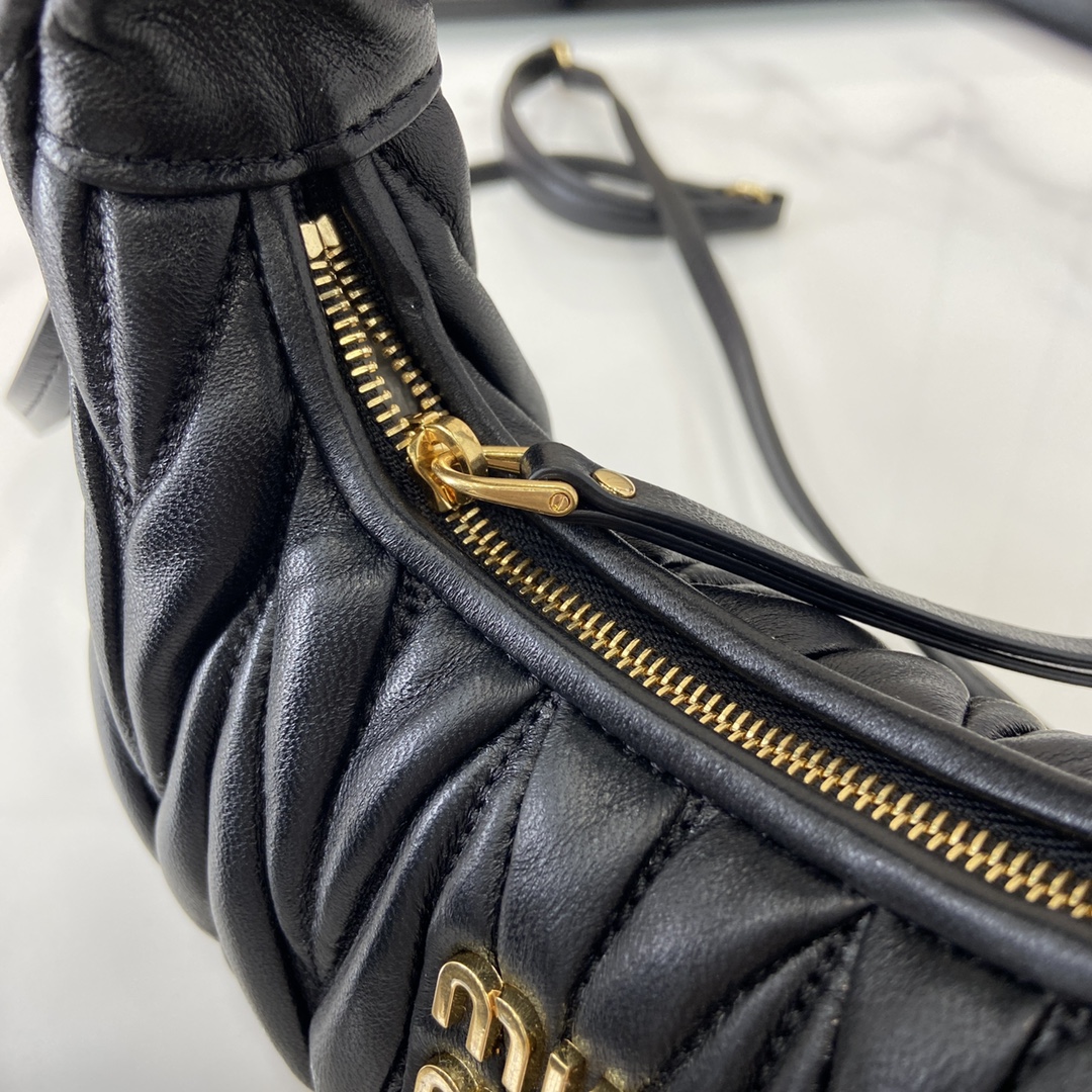 MiuMiu Mini MiuWander Bag(17.5×14×5.5CM）