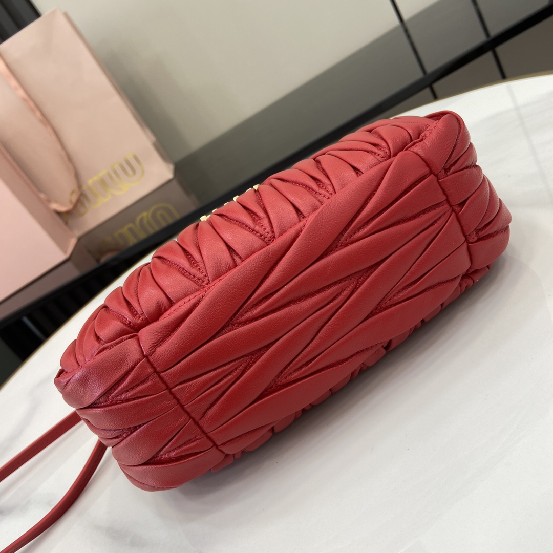 MiuMiu MiuWander Bag(23×13×7CM）