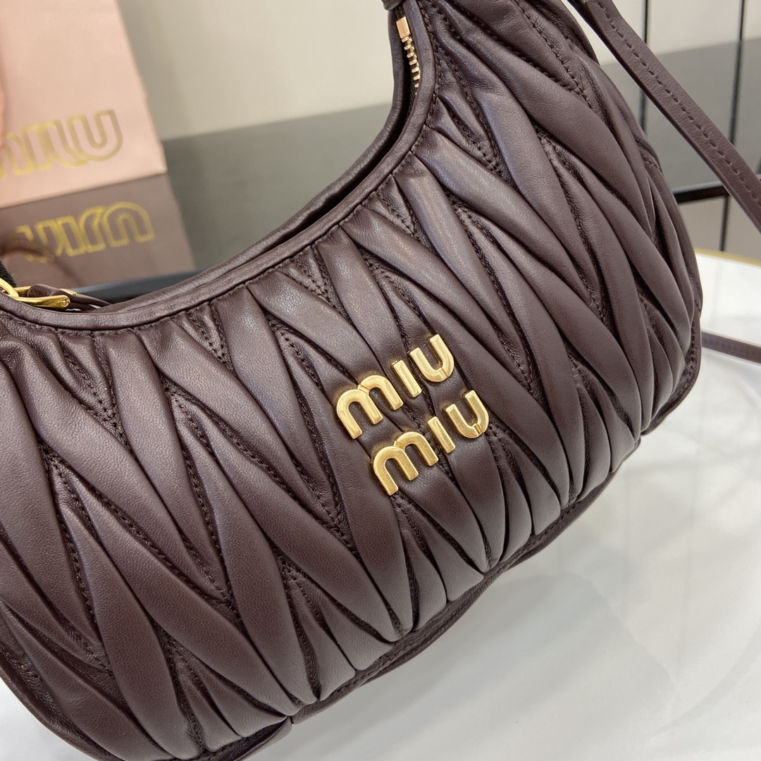 MiuMiu MiuWander Bag(23×13×7CM）
