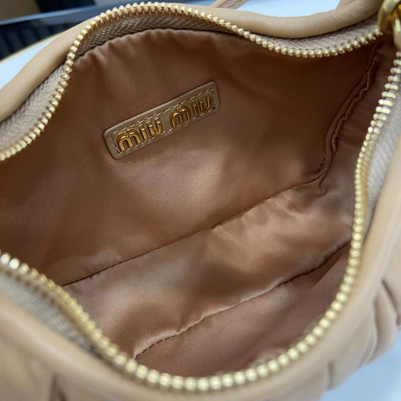 MiuMiu Mini MiuWander Bag(17.5×14×5.5CM）