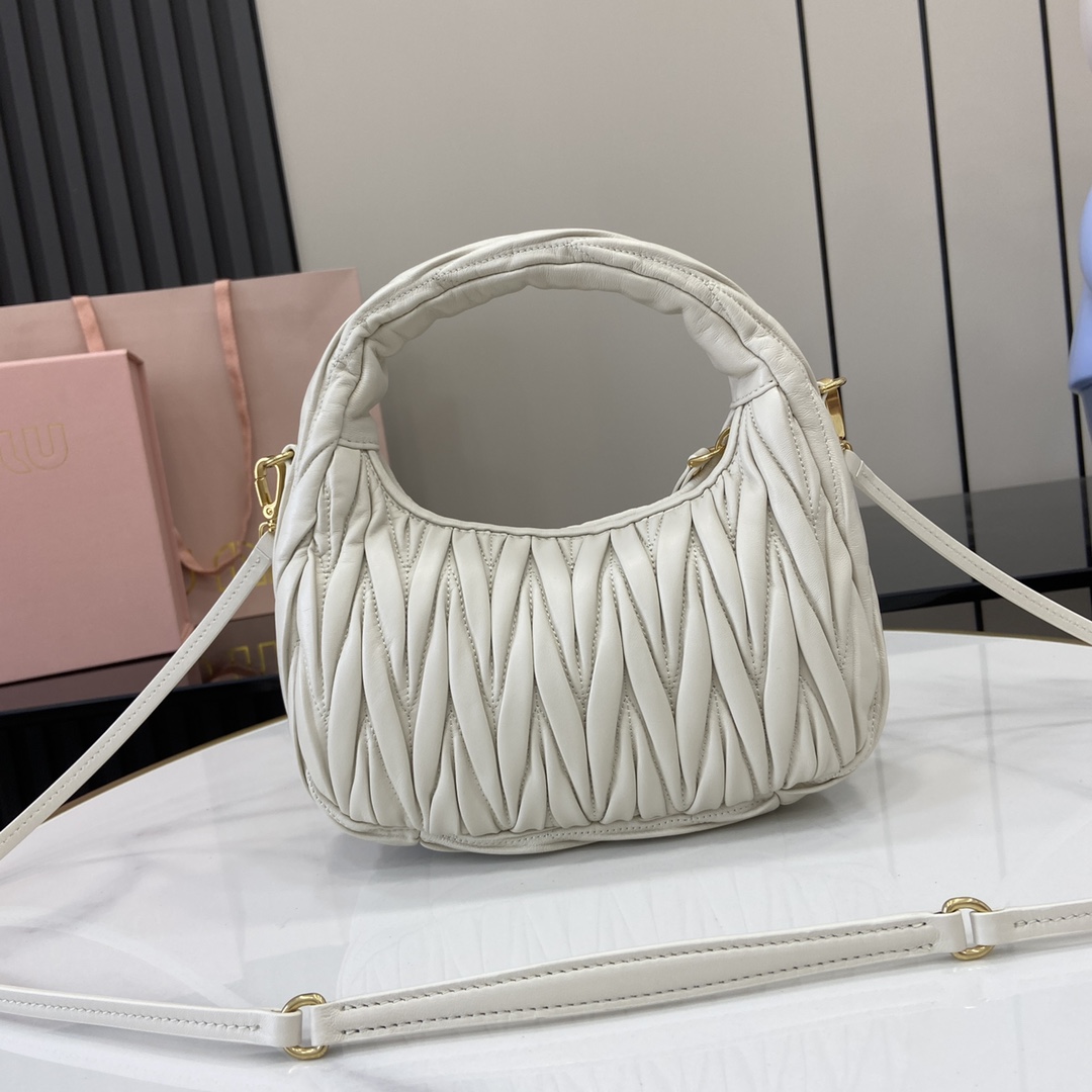 MiuMiu MiuWander Bag(23×13×7CM）