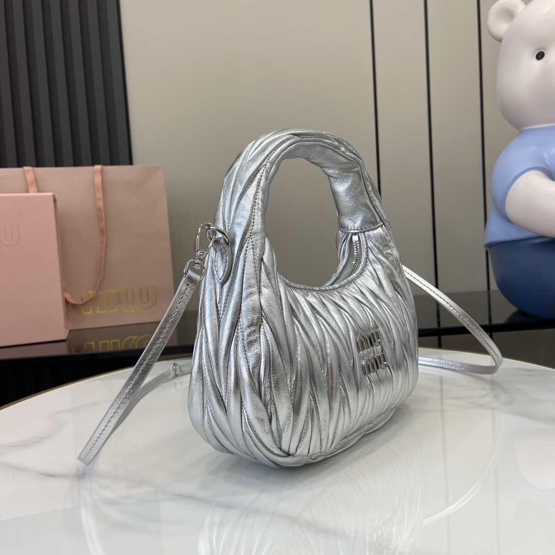 MiuMiu MiuWander Bag(23×13×7CM）