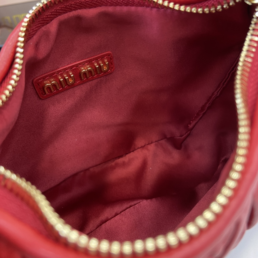 MiuMiu MiuWander Bag(23×13×7CM）