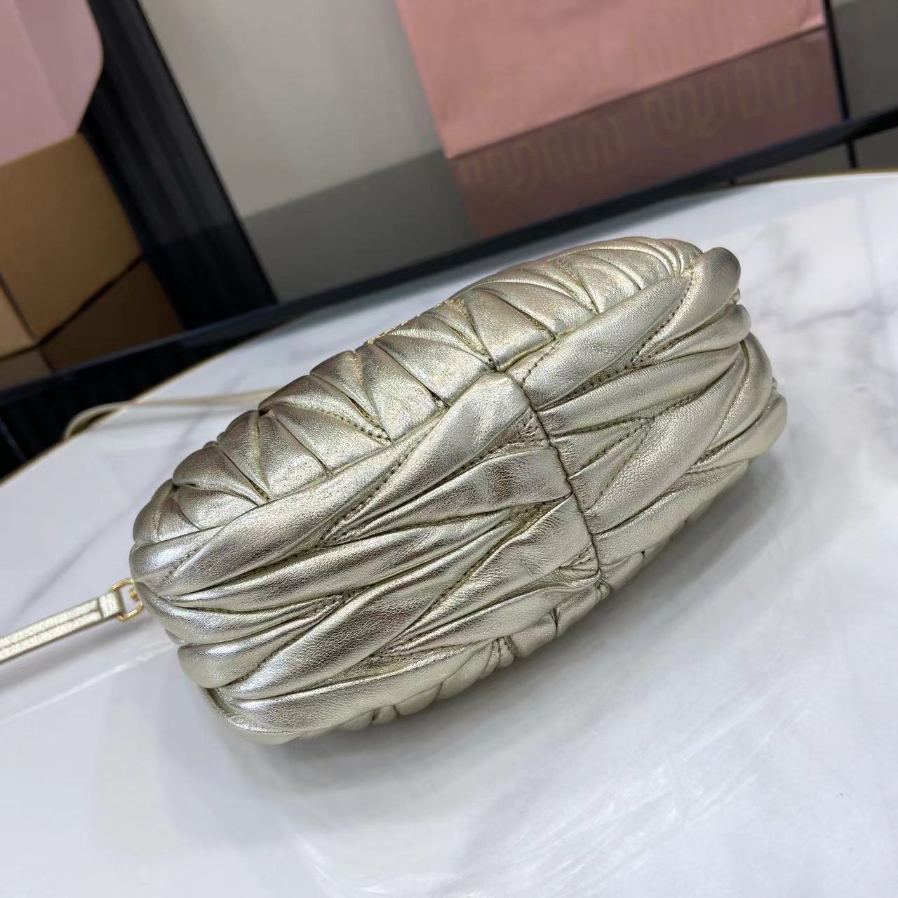 MiuMiu Mini MiuWander Bag(17.5×14×5.5CM）