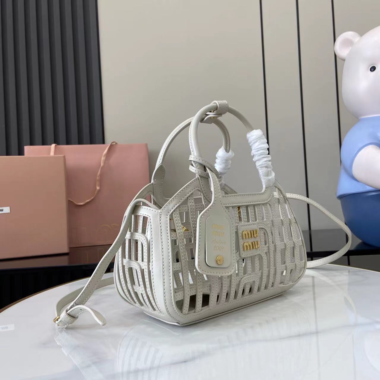 MiuMi* Woven Basket Bag(24 X12.5 X 9CM）