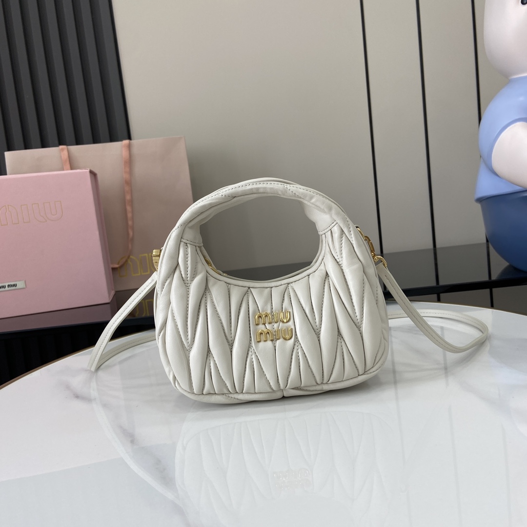 MiuMiu Mini MiuWander Bag(17.5×14×5.5CM）
