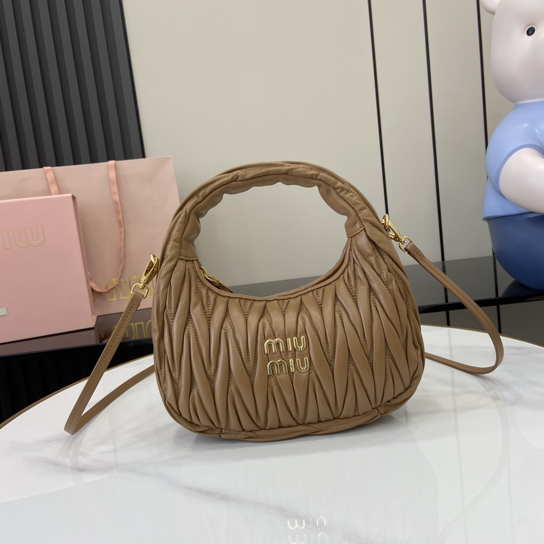 MiuMiu MiuWander Bag(23×13×7CM）