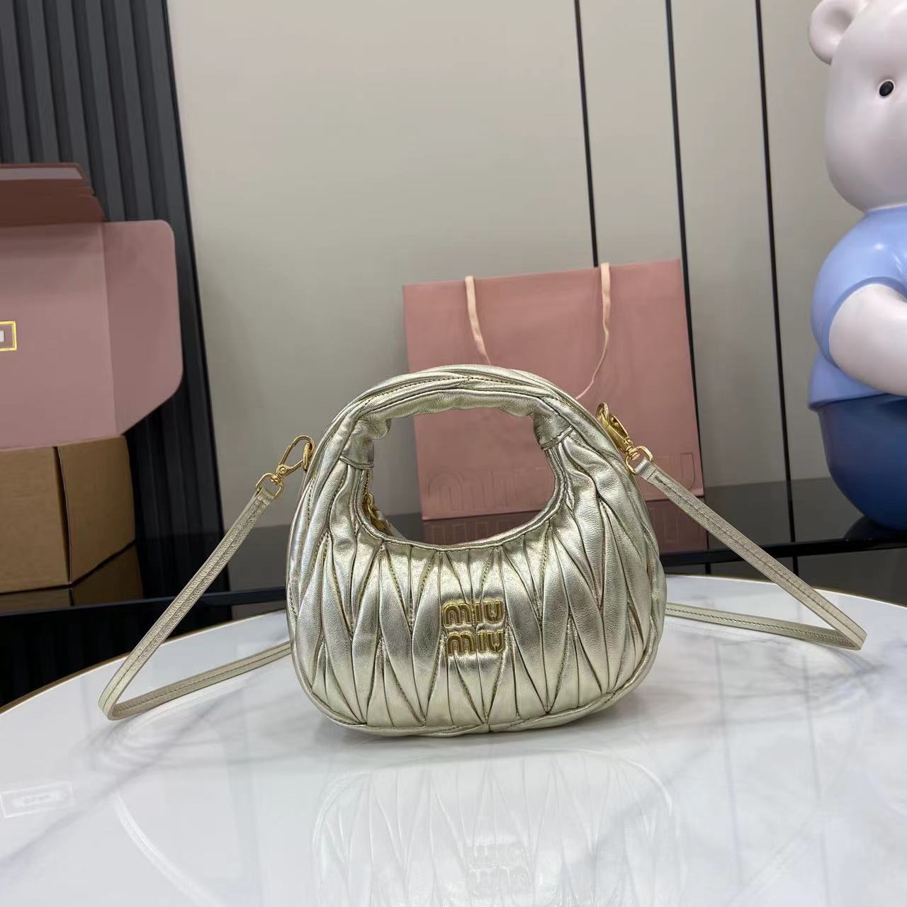 MiuMiu Mini MiuWander Bag(17.5×14×5.5CM）