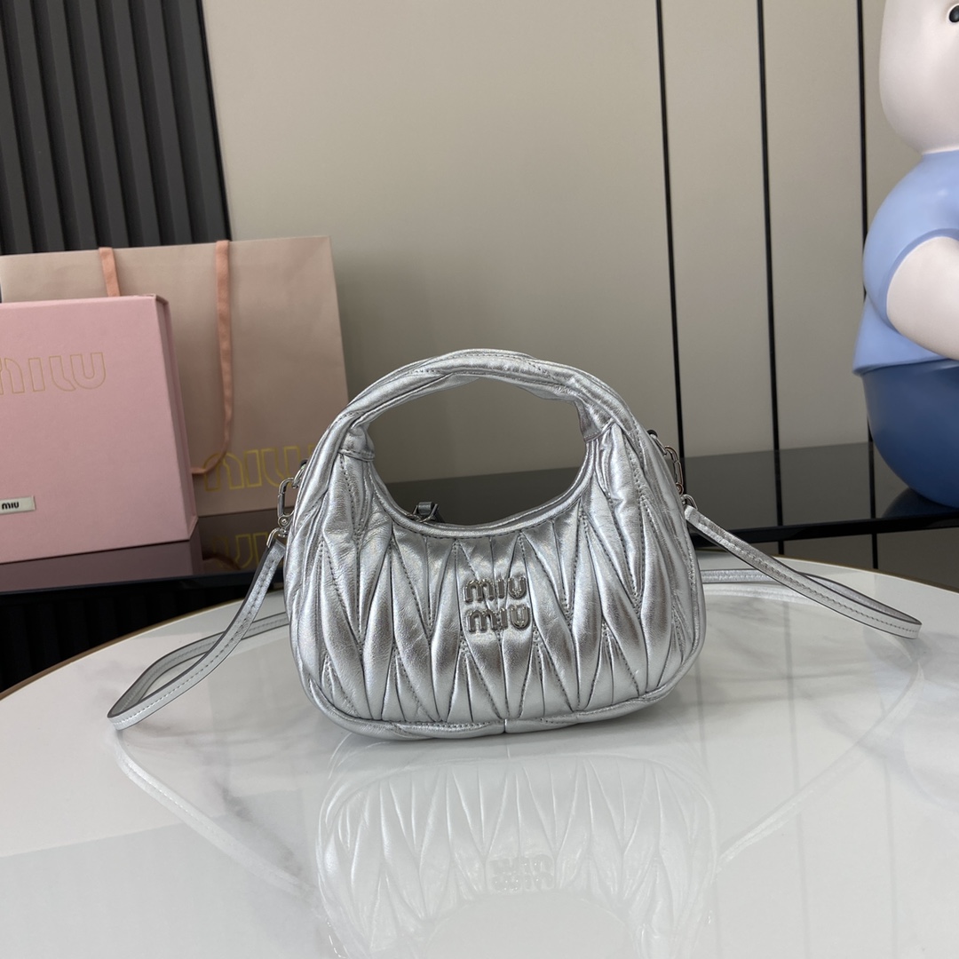 MiuMiu Mini MiuWander Bag(17.5×14×5.5CM）