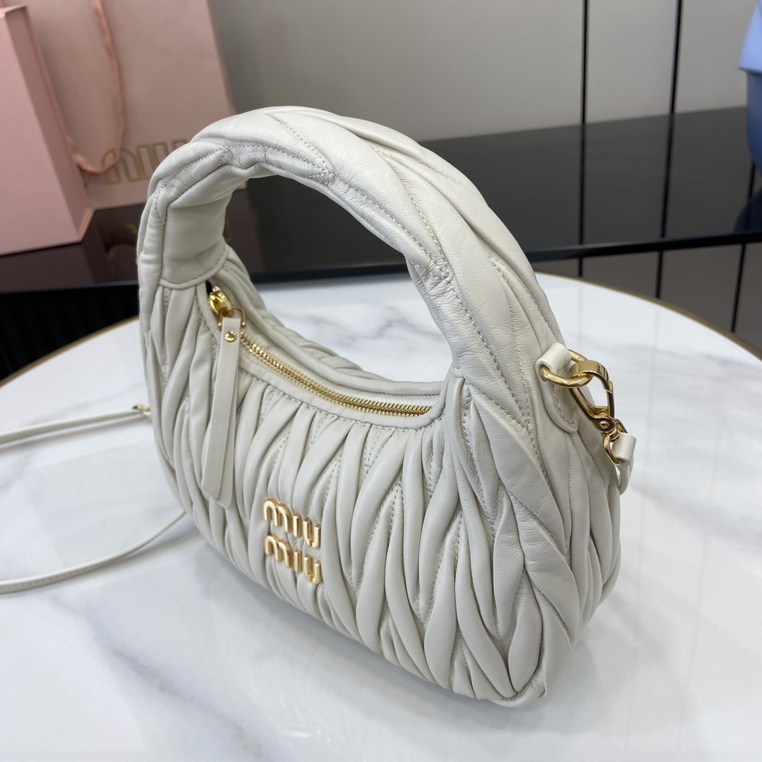 MiuMiu MiuWander Bag(23×13×7CM）