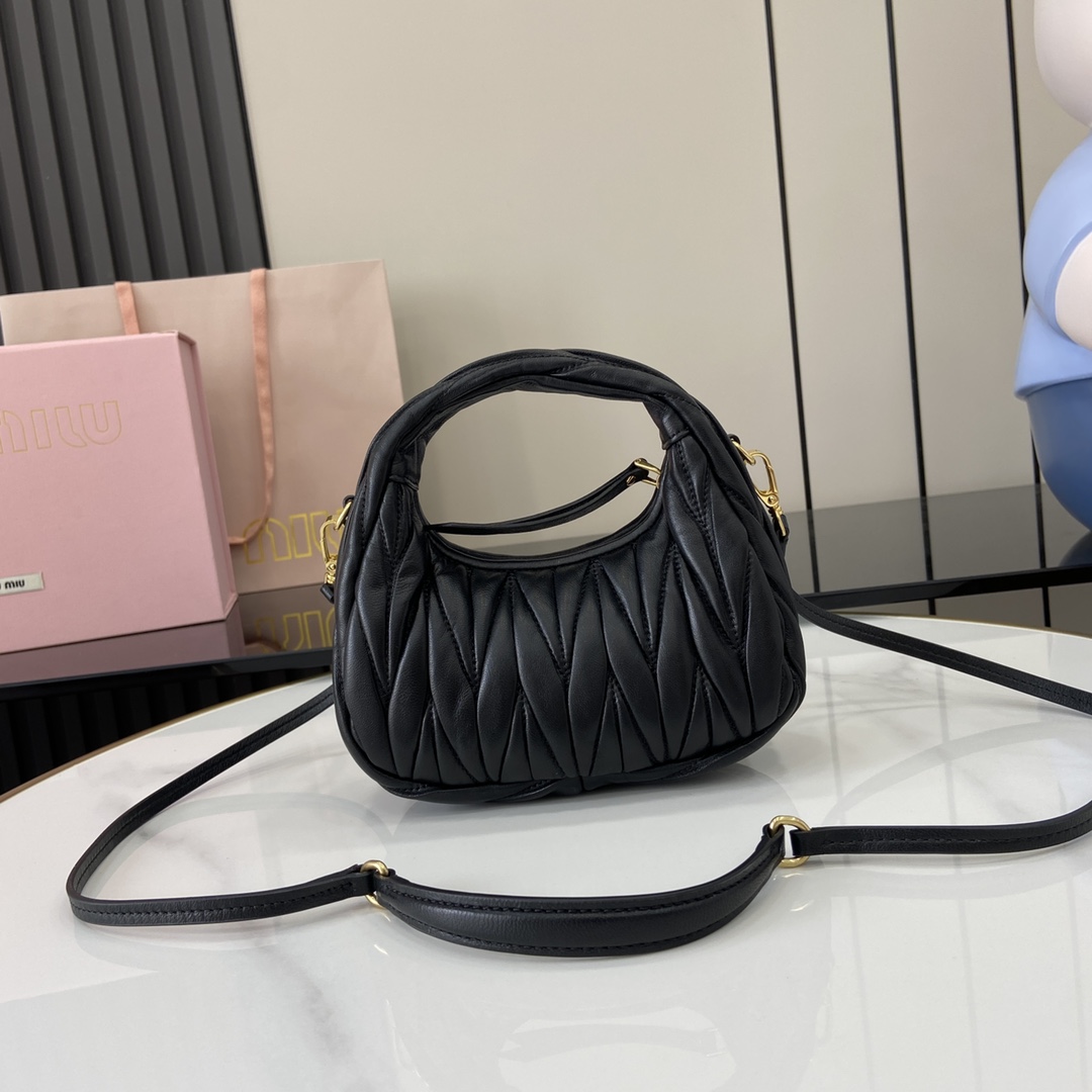 MiuMiu Mini MiuWander Bag(17.5×14×5.5CM）