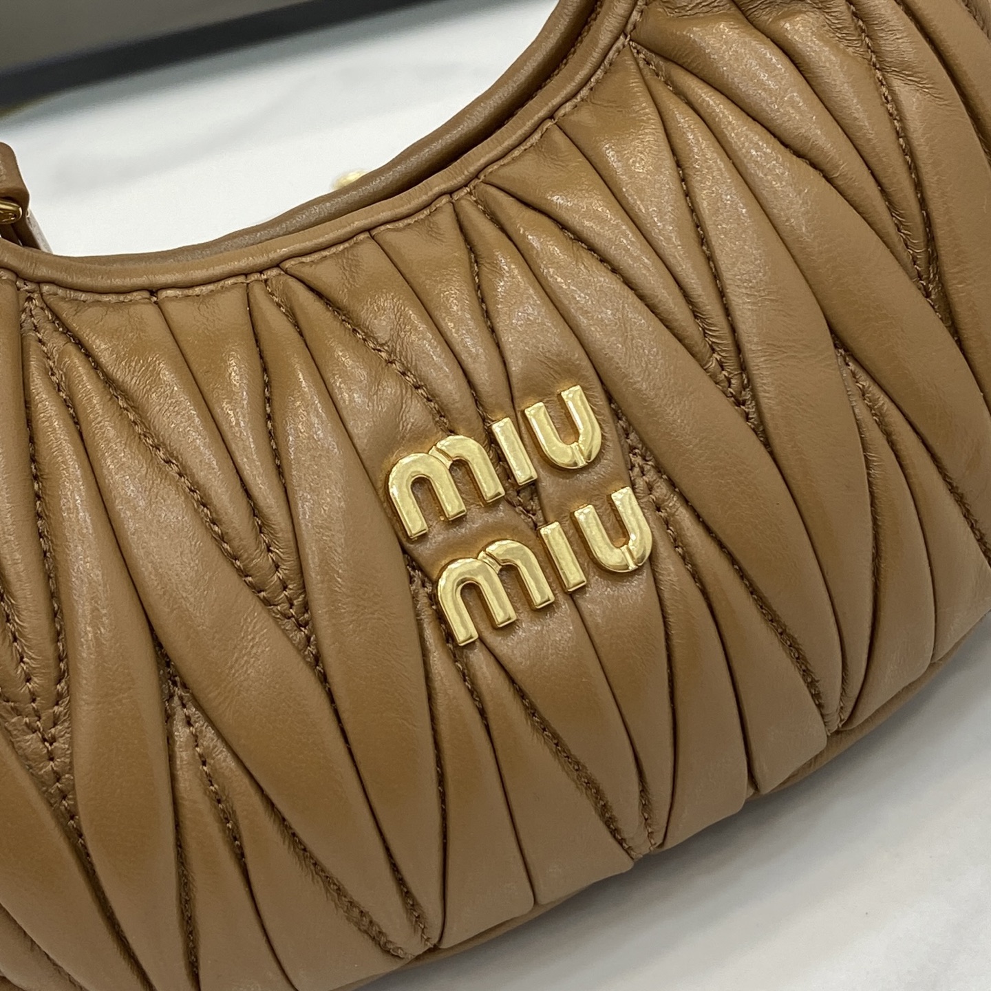 MiuMiu Mini MiuWander Bag(17.5×14×5.5CM）
