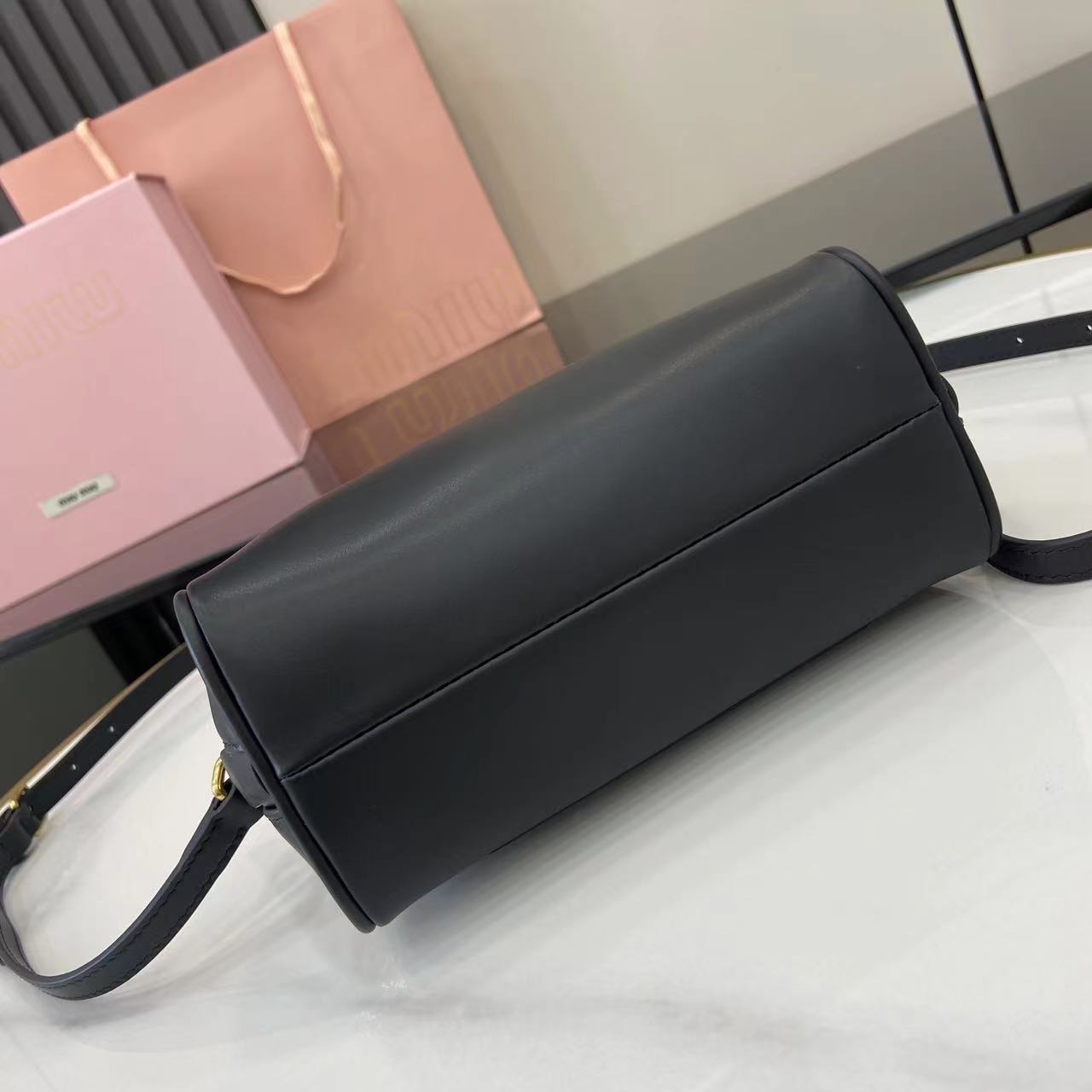 MiuMi* Runway Dumpling Bag(24 X12.5 X 9CM）