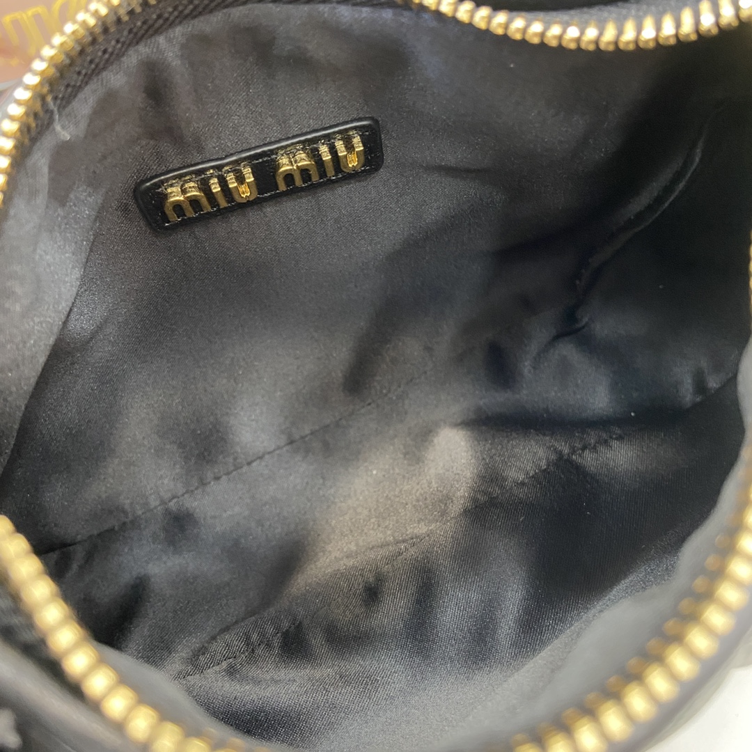 MiuMiu MiuWander Bag(23×13×7CM）