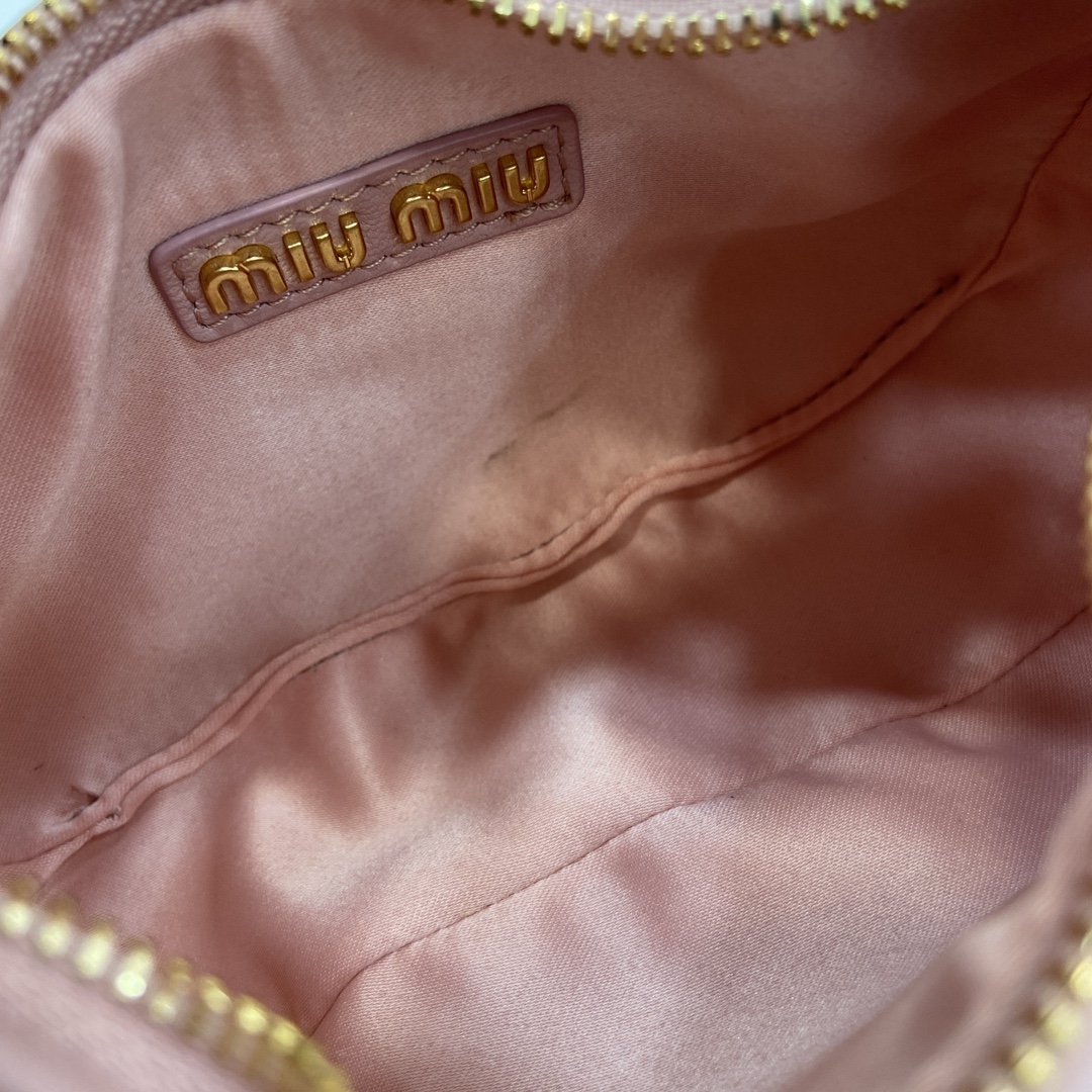 MiuMiu Mini MiuWander Bag(17.5×14×5.5CM）