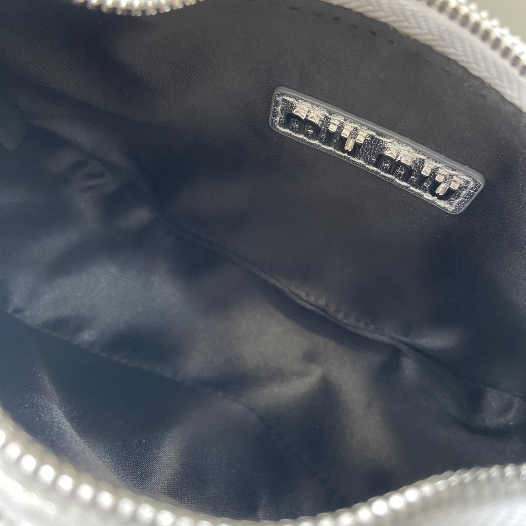MiuMiu Mini MiuWander Bag(17.5×14×5.5CM）