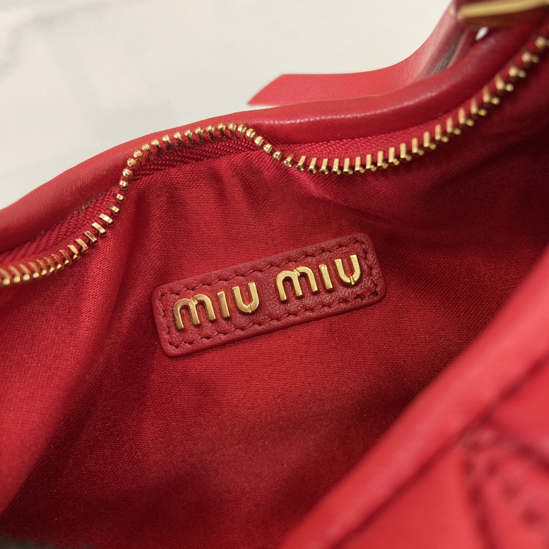 MiuMiu Mini MiuWander Bag(17.5×14×5.5CM）