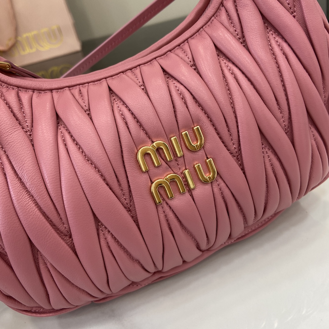 MiuMiu MiuWander Bag(23×13×7CM）