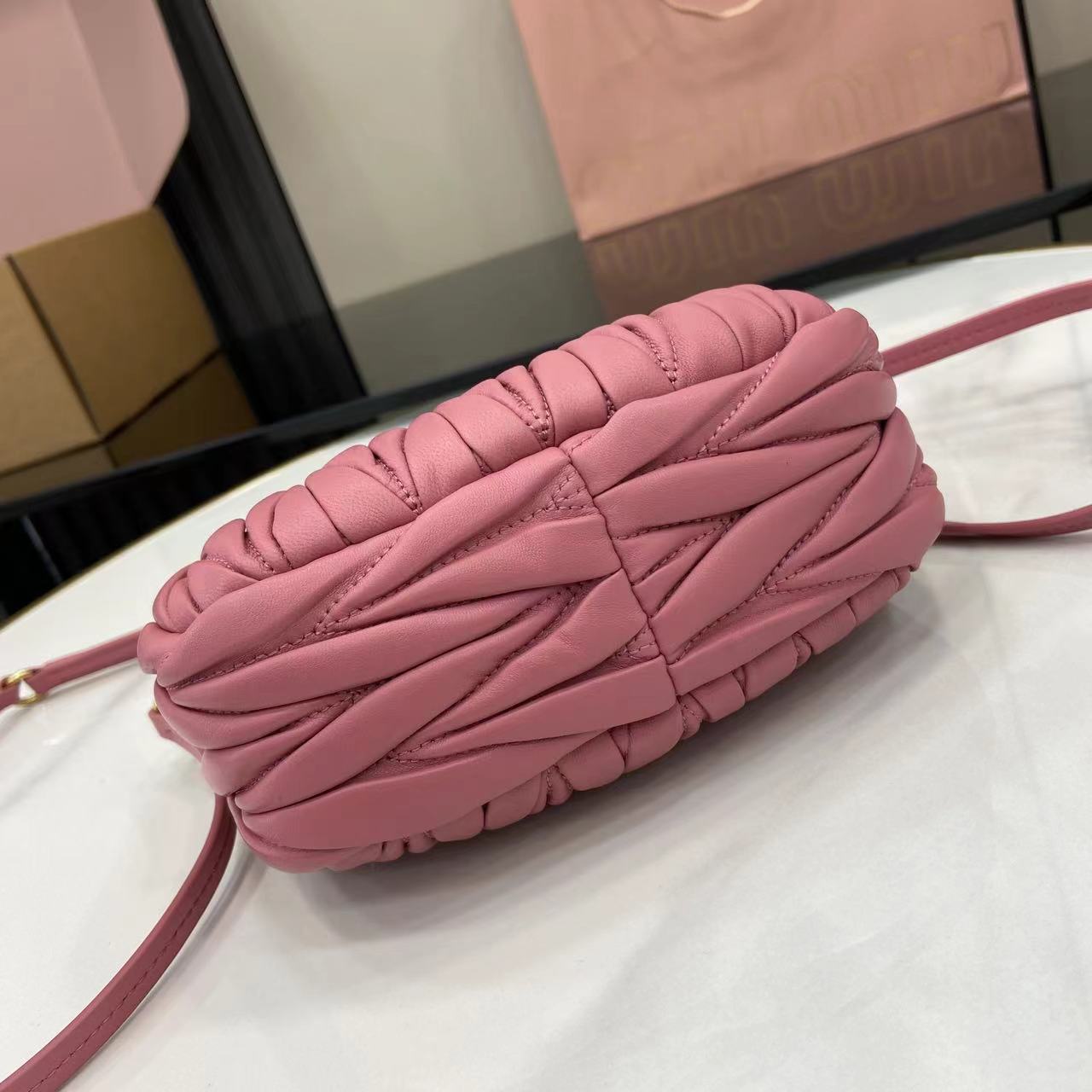 MiuMiu Mini MiuWander Bag(17.5×14×5.5CM）