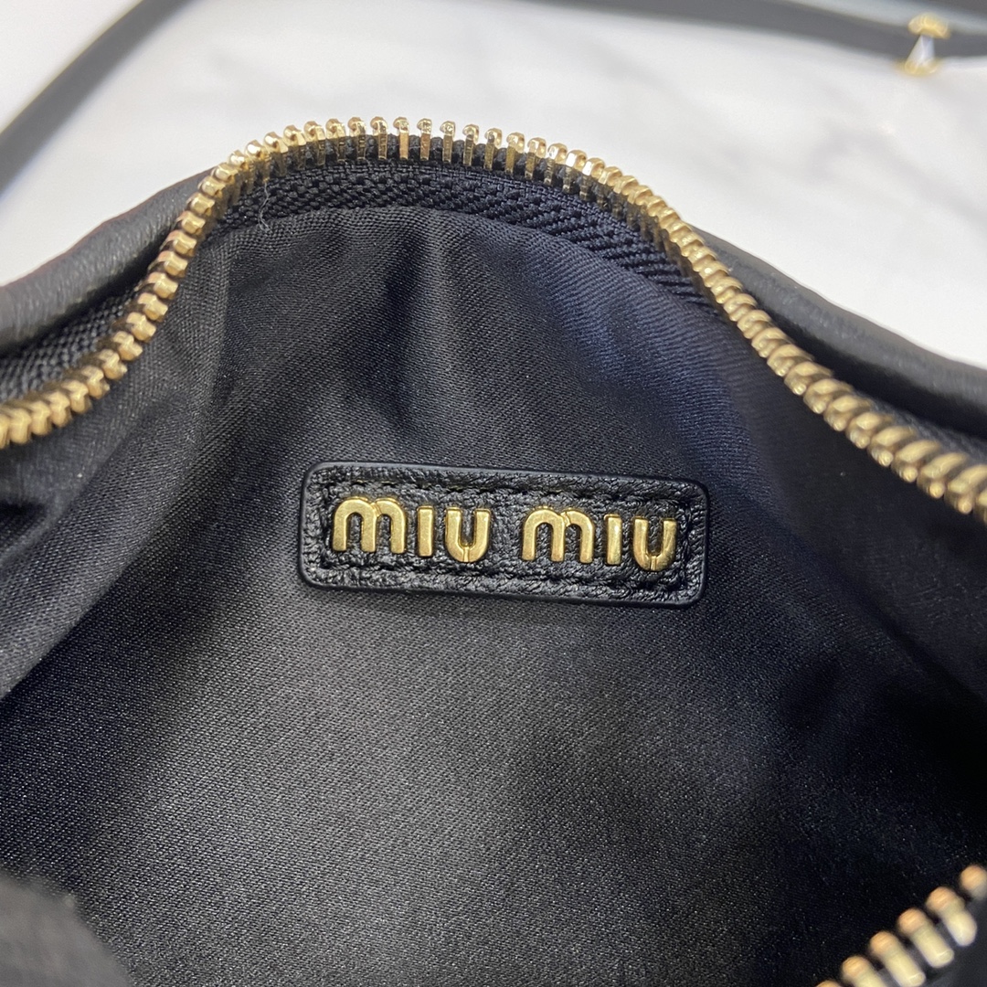 MiuMiu MiuWander Bag(23×13×7CM）