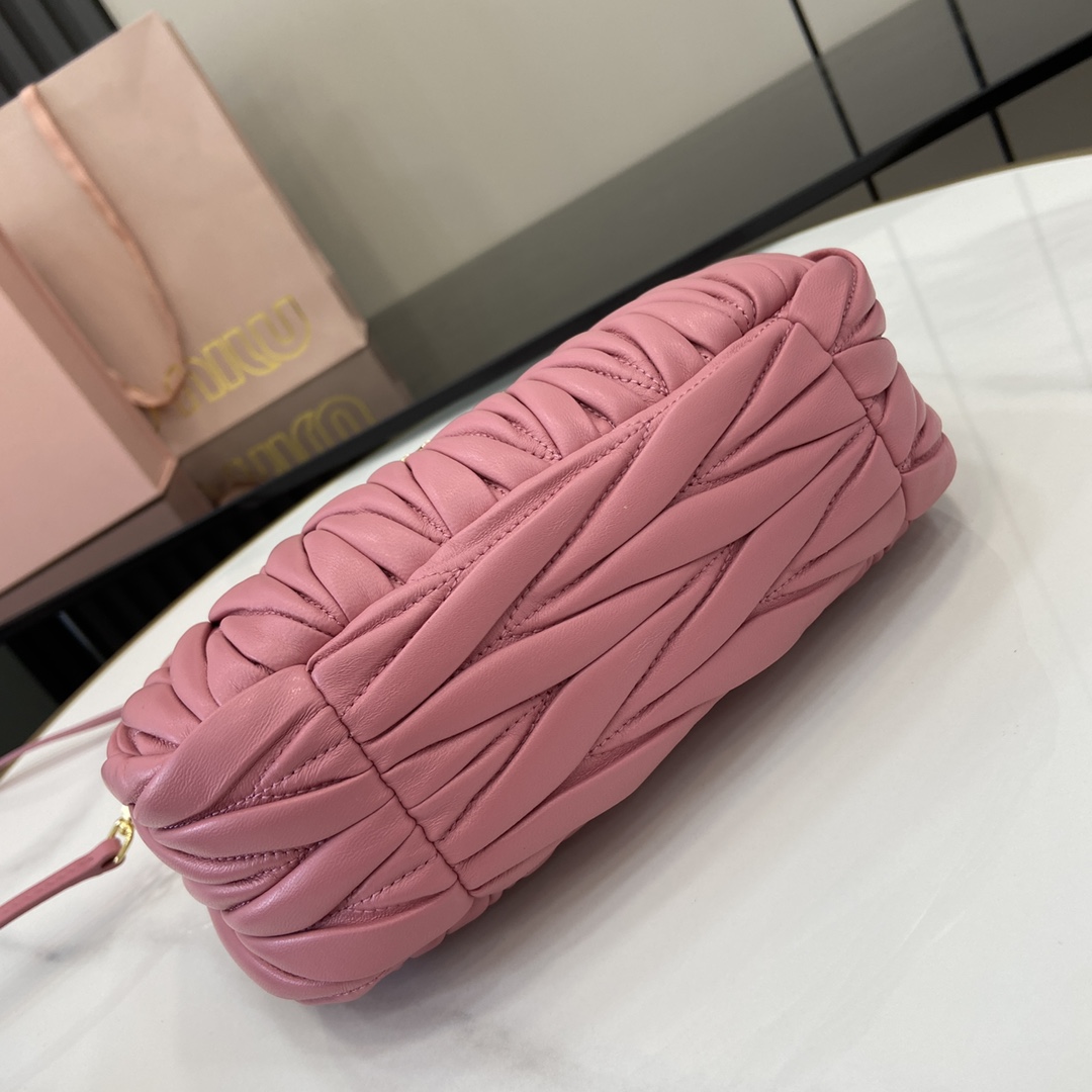 MiuMiu MiuWander Bag(23×13×7CM）