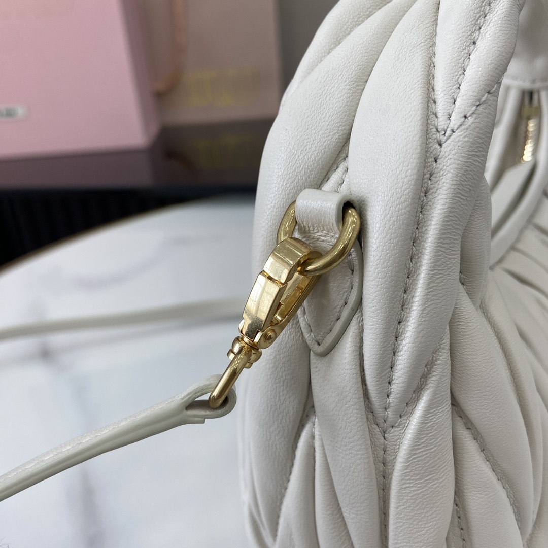 MiuMiu Mini MiuWander Bag(17.5×14×5.5CM）