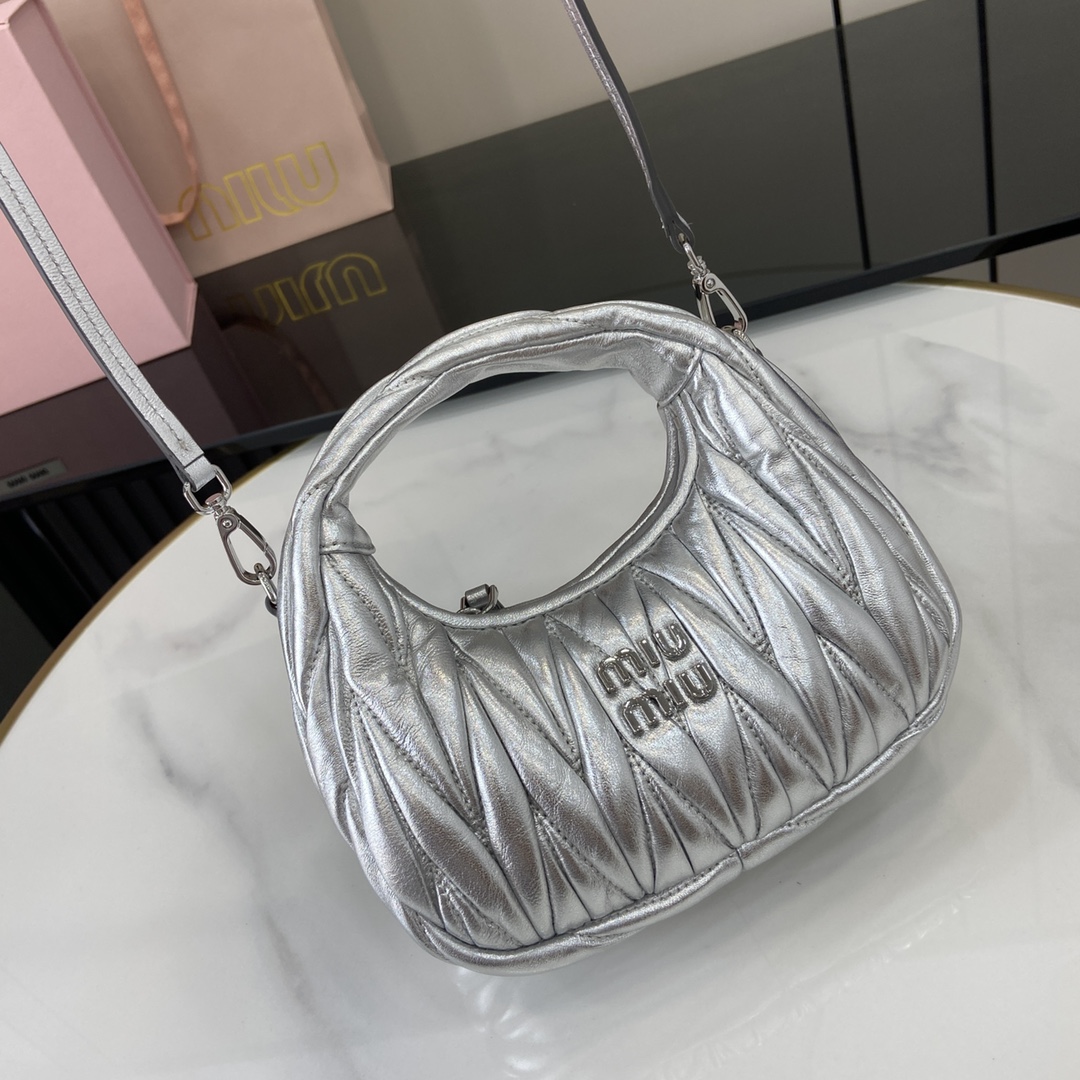 MiuMiu Mini MiuWander Bag(17.5×14×5.5CM）
