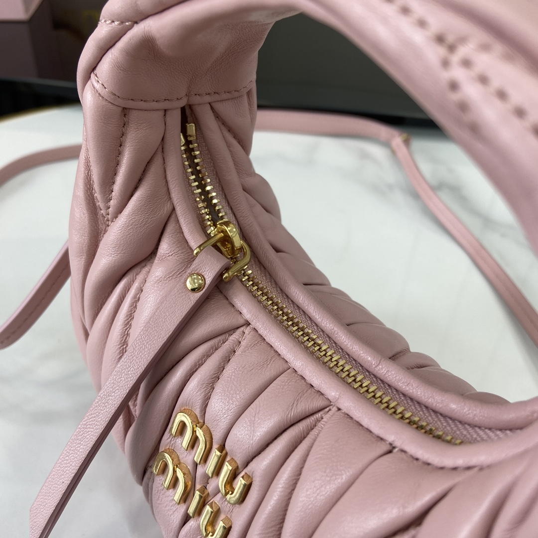 MiuMiu Mini MiuWander Bag(17.5×14×5.5CM）