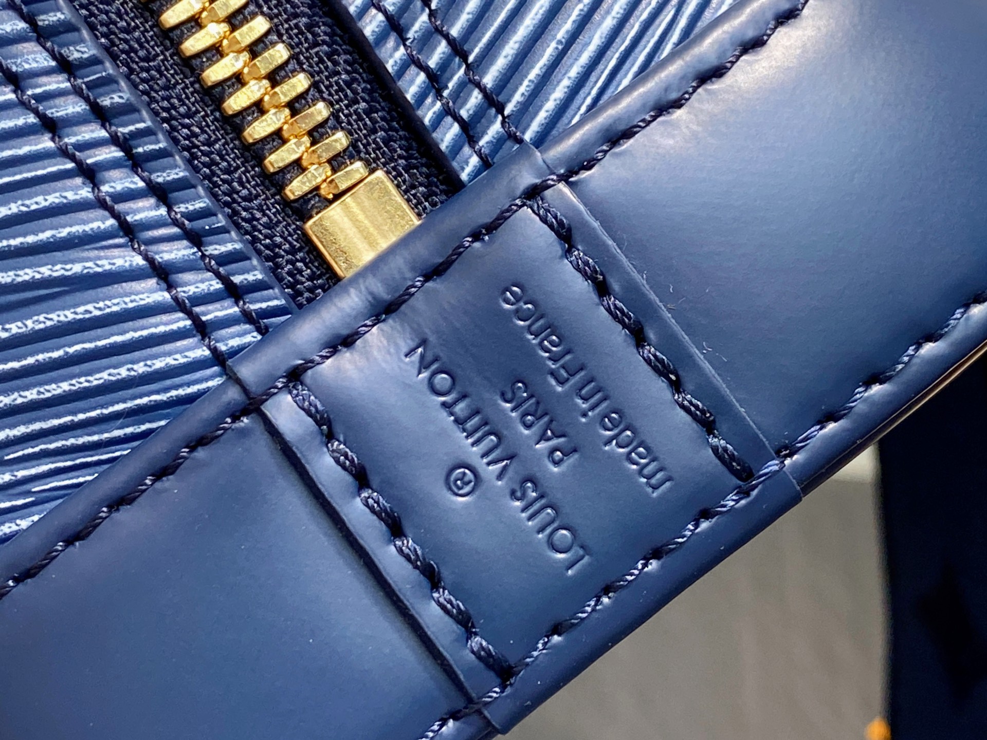 L*V Alma BB(23.5 x 17.5 x 11.5CM)