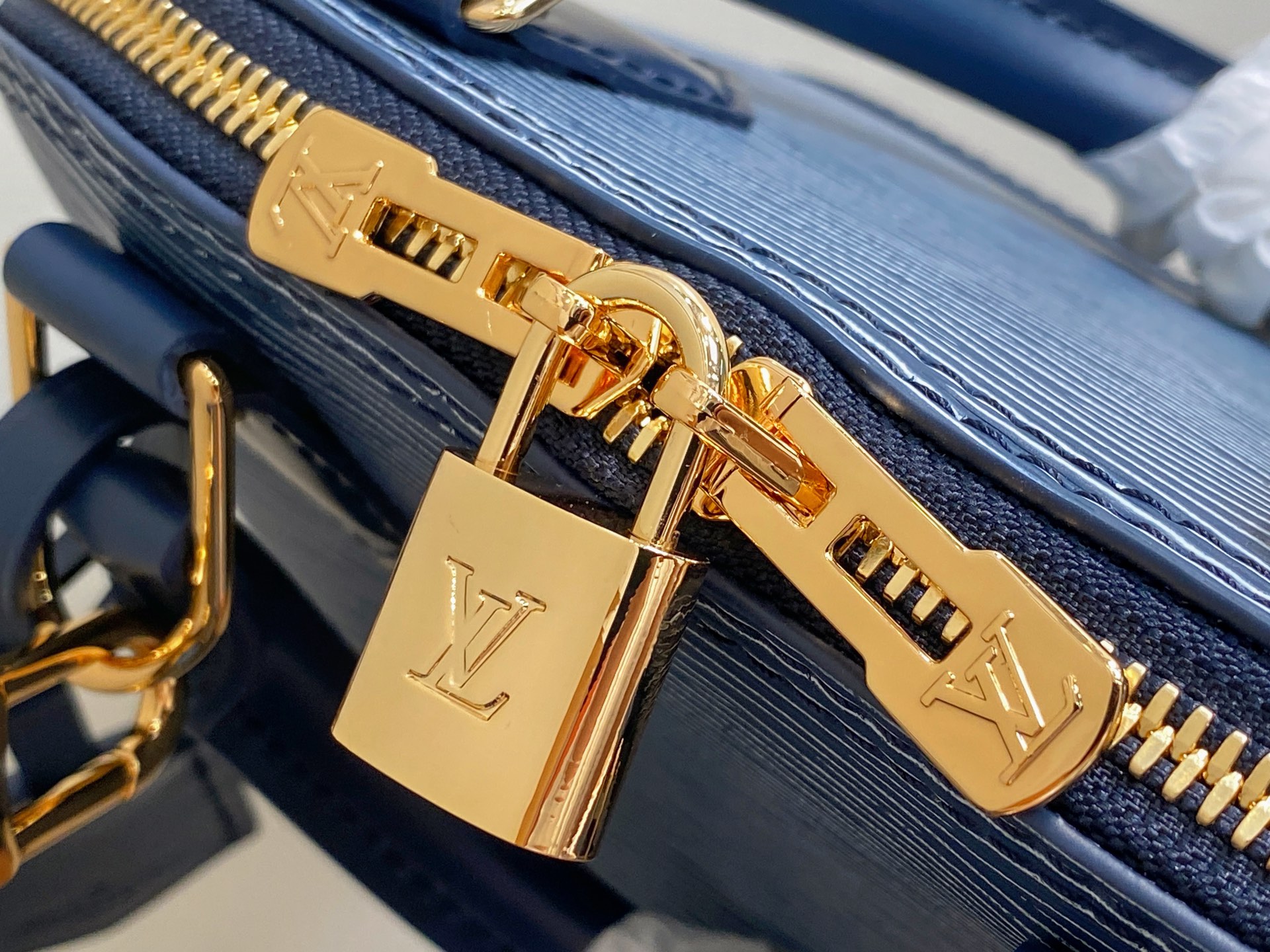 L*V Alma BB(23.5 x 17.5 x 11.5CM)