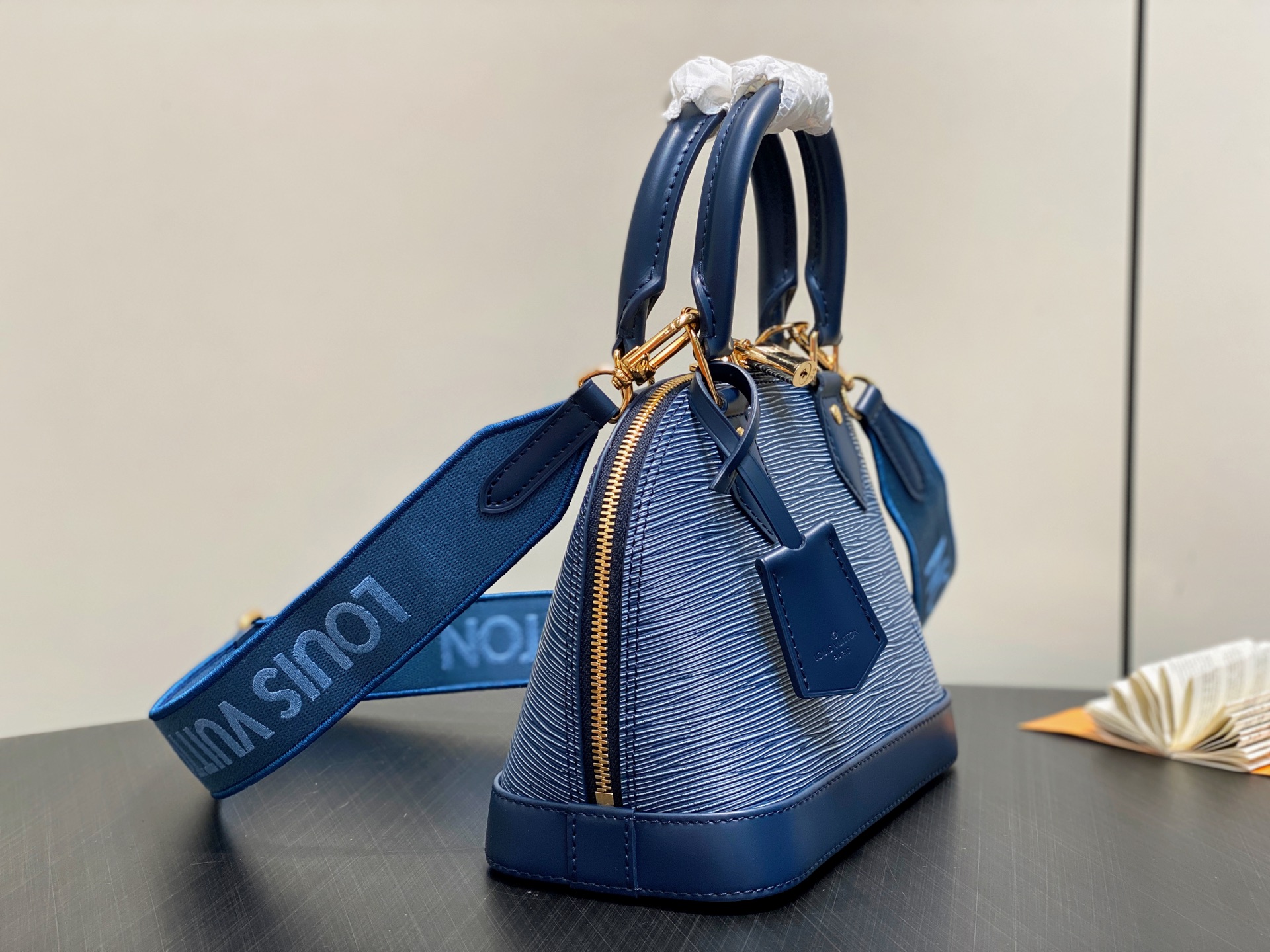 L*V Alma BB(23.5 x 17.5 x 11.5CM)