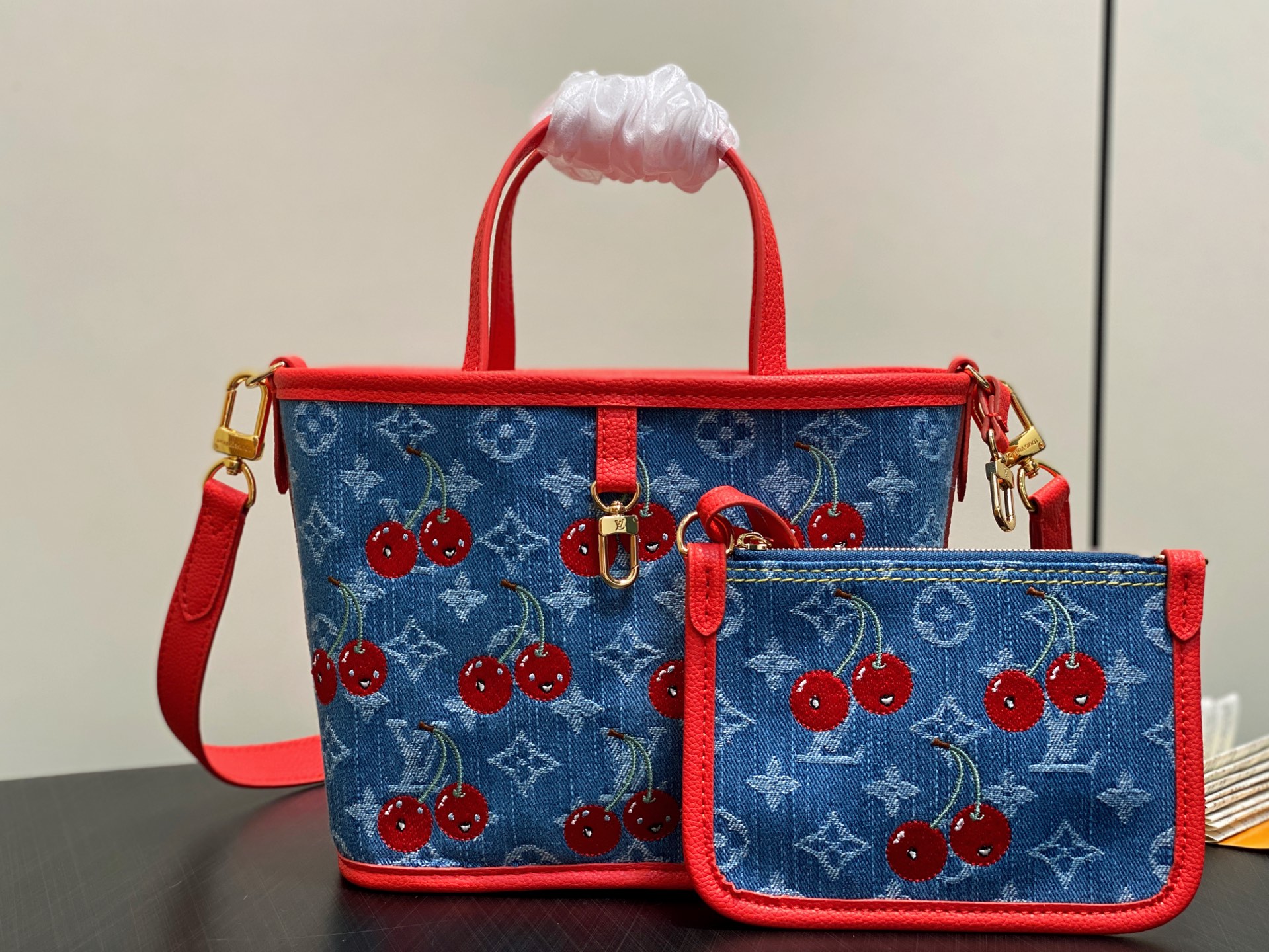 Louis Vuitton Neverfull linside Out BB(26.5 x 16.5 x 11CM)