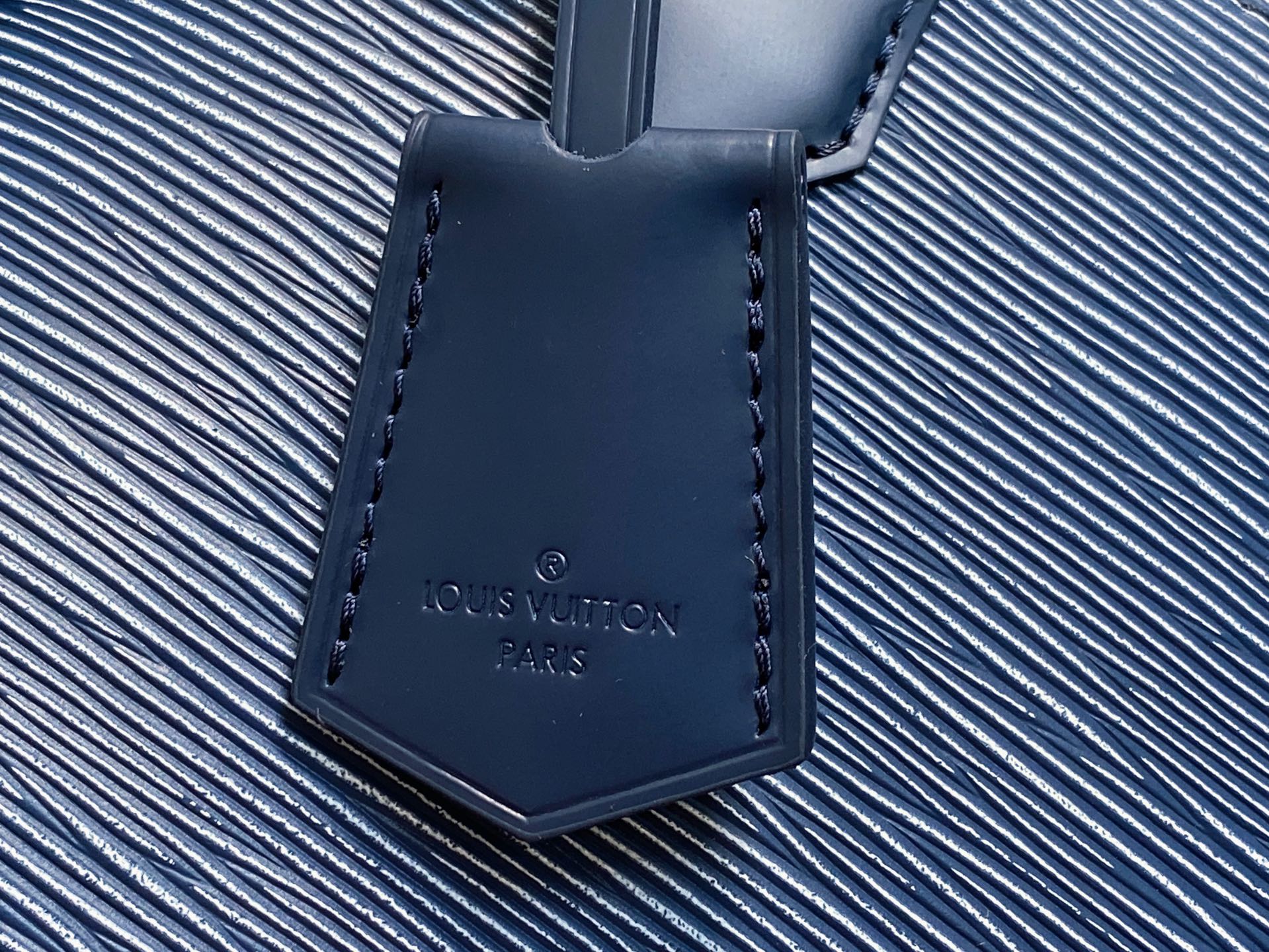 L*V Alma BB(23.5 x 17.5 x 11.5CM)