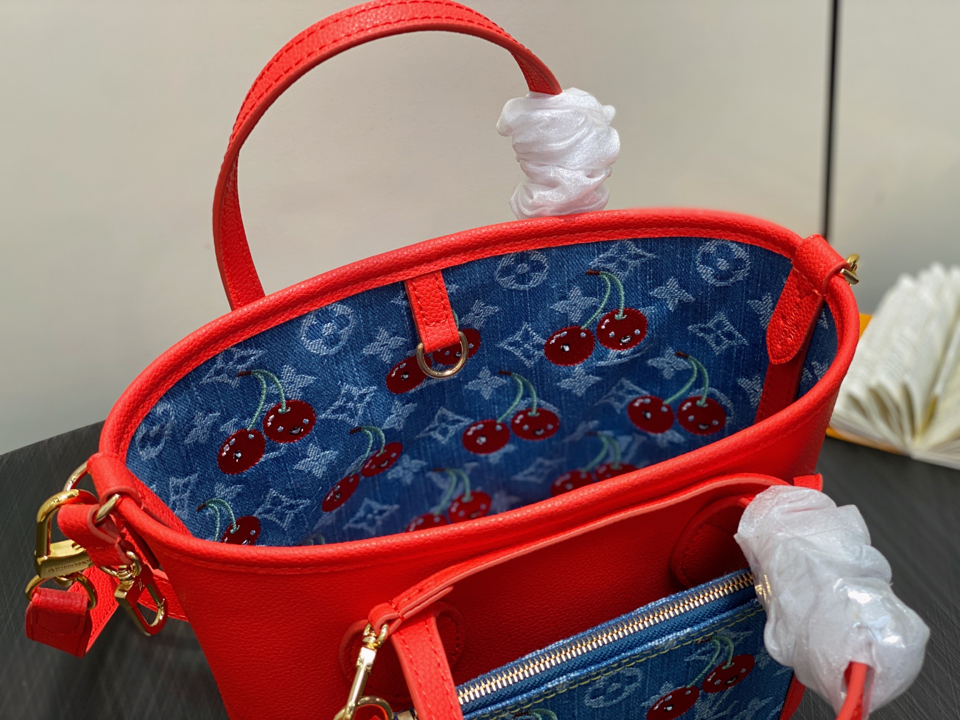 Louis Vuitton Neverfull linside Out BB(26.5 x 16.5 x 11CM)