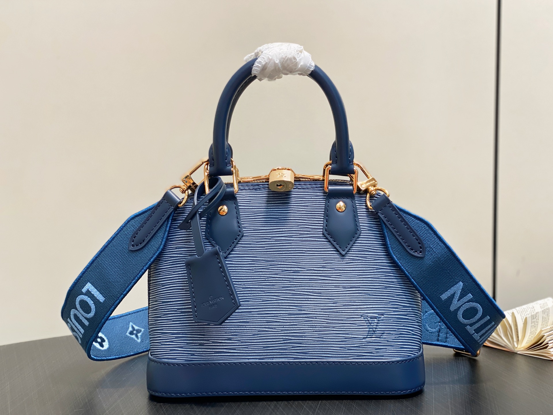 L*V Alma BB(23.5 x 17.5 x 11.5CM)