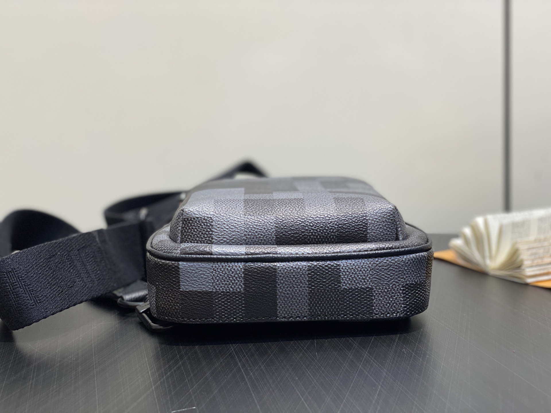 LV Bolsa Sling Avenue Bag(16x33x5.7CM)