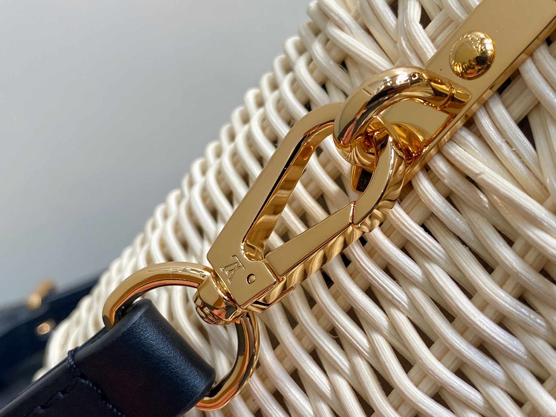 Louis Vu*tton Capucines M26005(21×14×8CM)