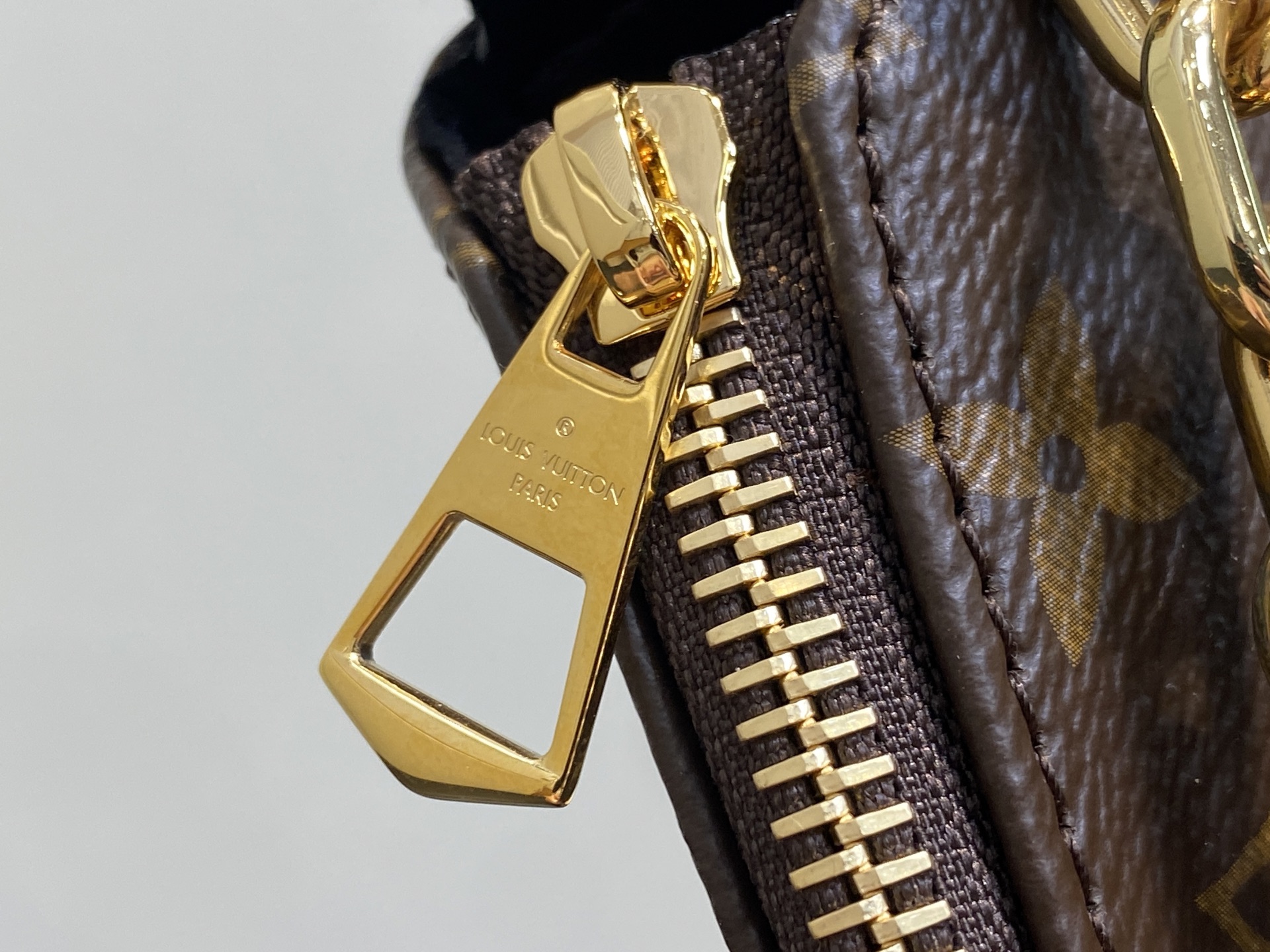 L*V Cookie BB Bag M15056(19 x 5 x 28.5CM)