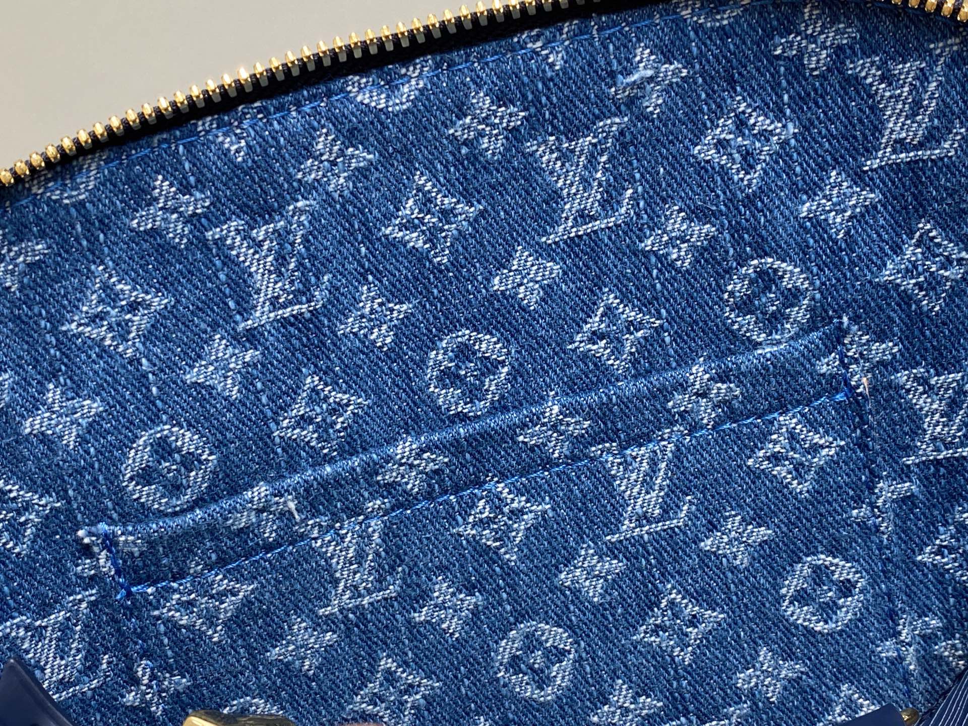 L*V Alma BB(23.5 x 17.5 x 11.5CM)