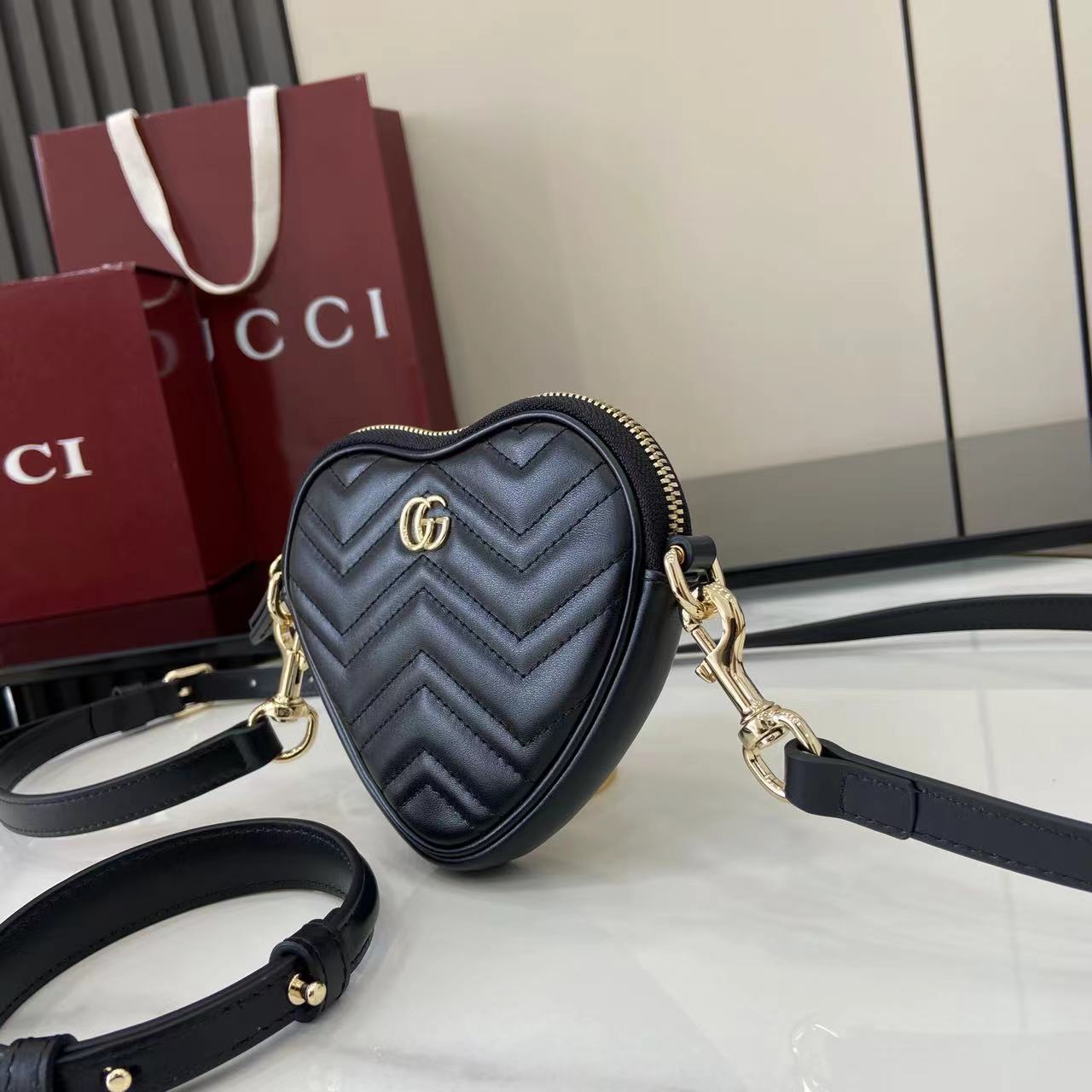 Gucc* GG Marmont Mini Bag(13.5*11.5*2.5CM)