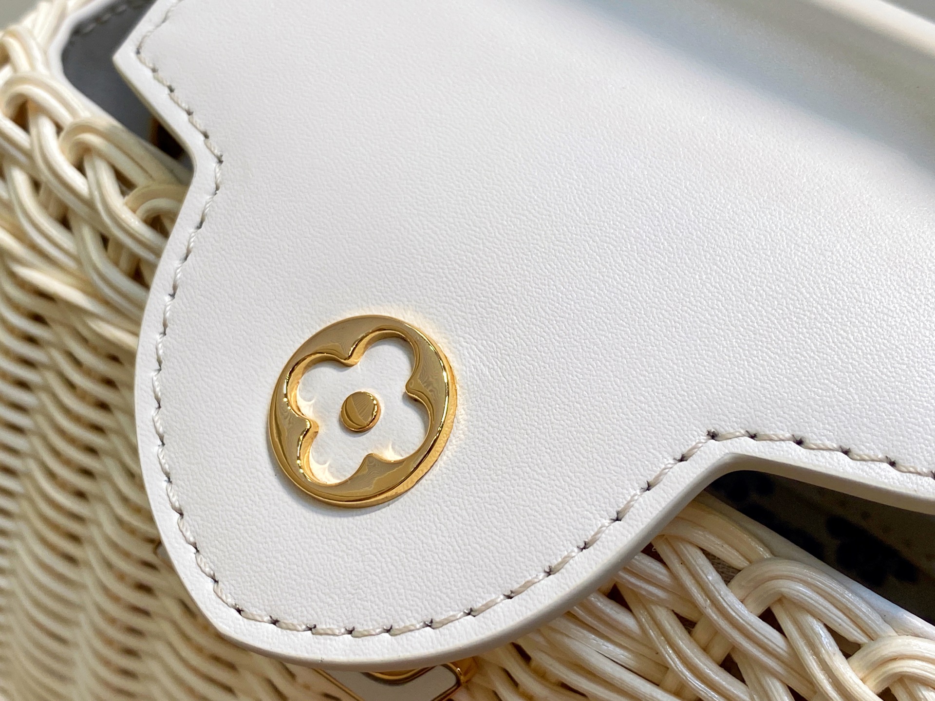 Louis Vu*tton Capucines M26005(21×14×8CM)