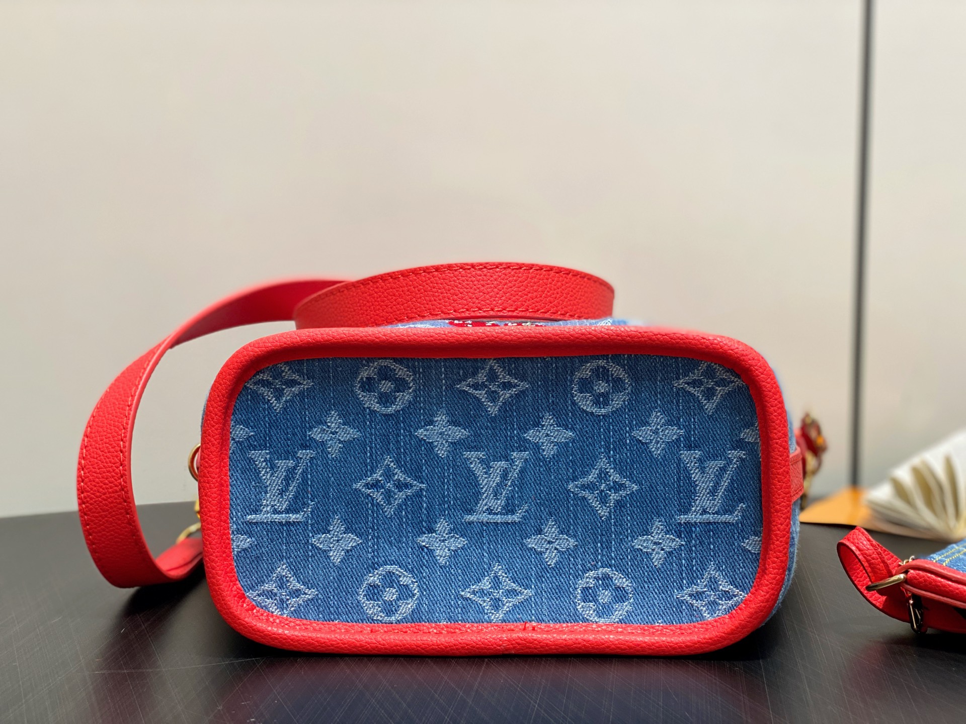 Louis Vuitton Neverfull linside Out BB(26.5 x 16.5 x 11CM)