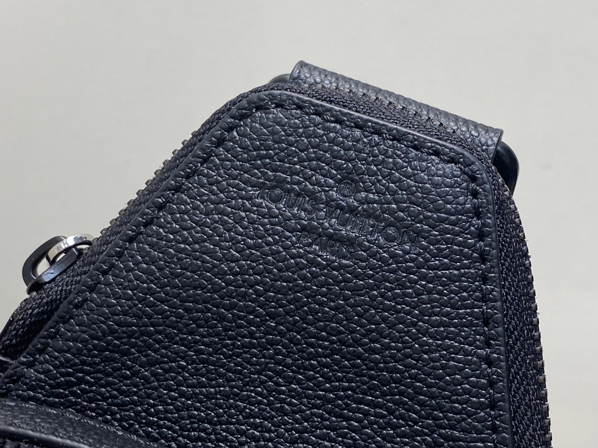 LV Bolsa Sling Avenue Bag(16x33x5.7CM)