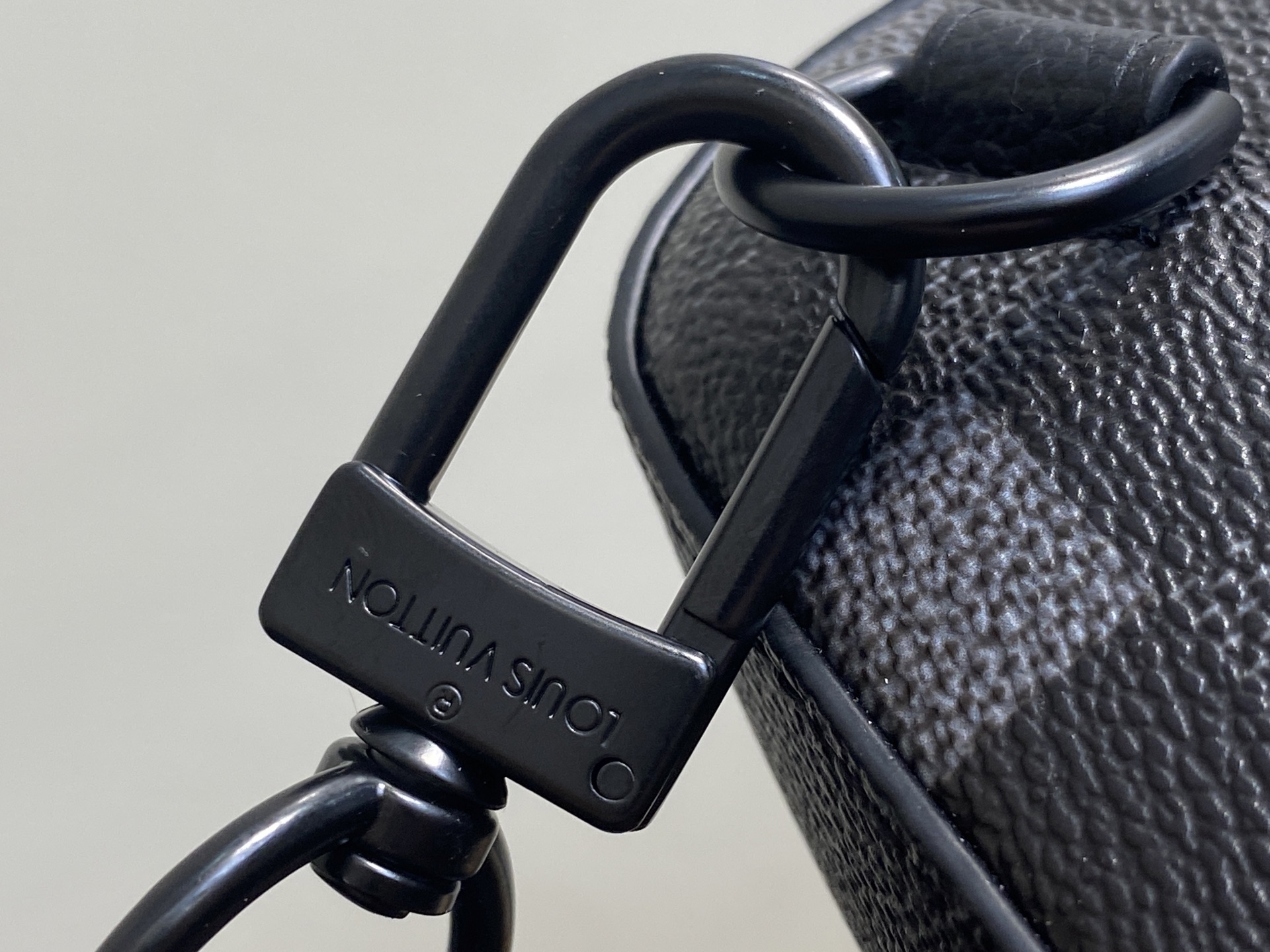 LV Bolsa Sling Avenue Bag(16x33x5.7CM)