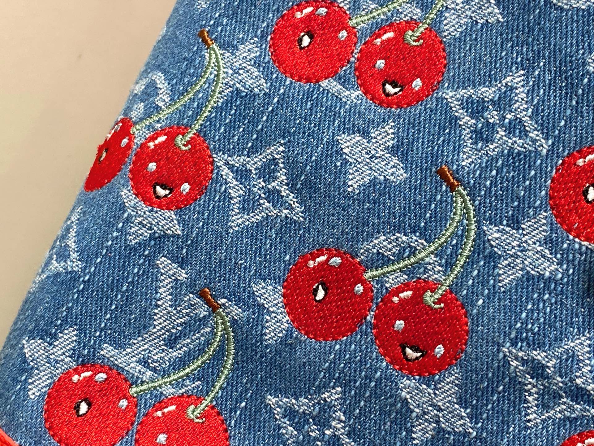 Louis Vuitton Neverfull linside Out BB(26.5 x 16.5 x 11CM)