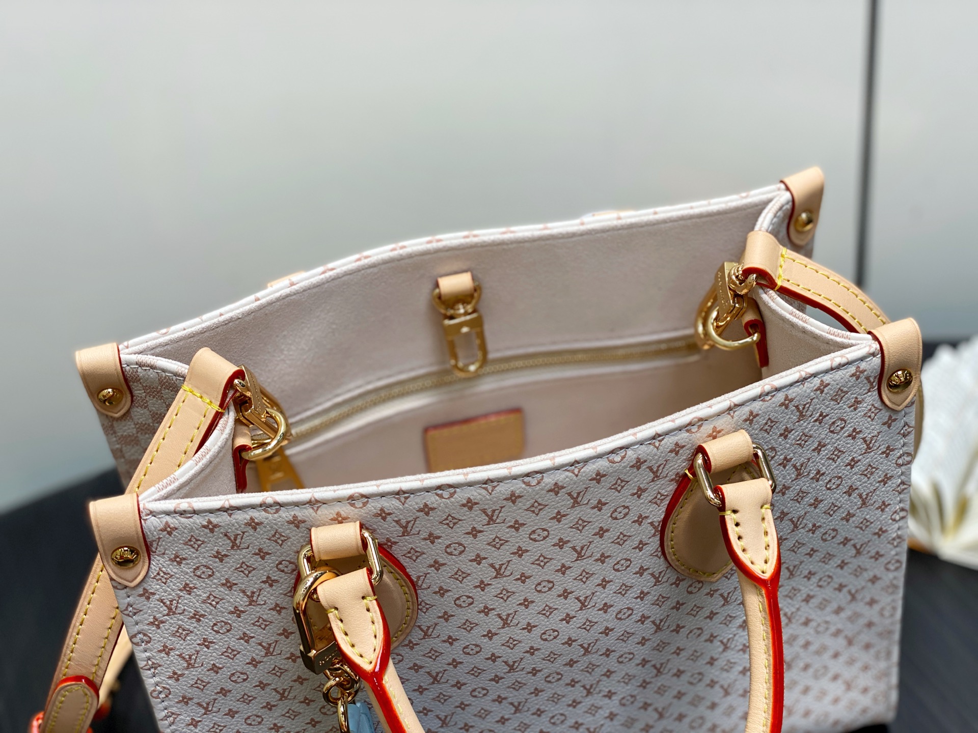 Louis Vuitton Romance OnTheGo PM-25 x 19 x 11.5 CM