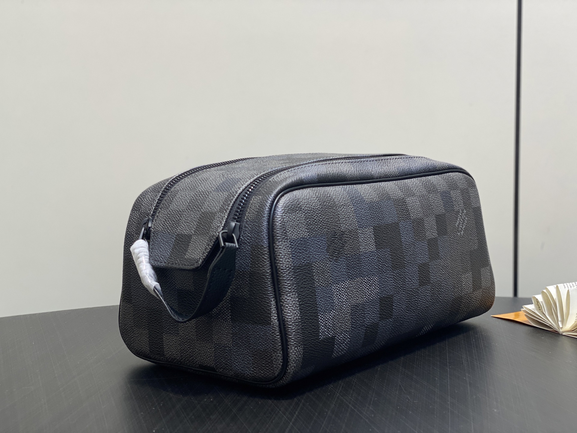 Louis Vu*tton Dopp Kit Pouch(28 x 15 x 16.5CM)