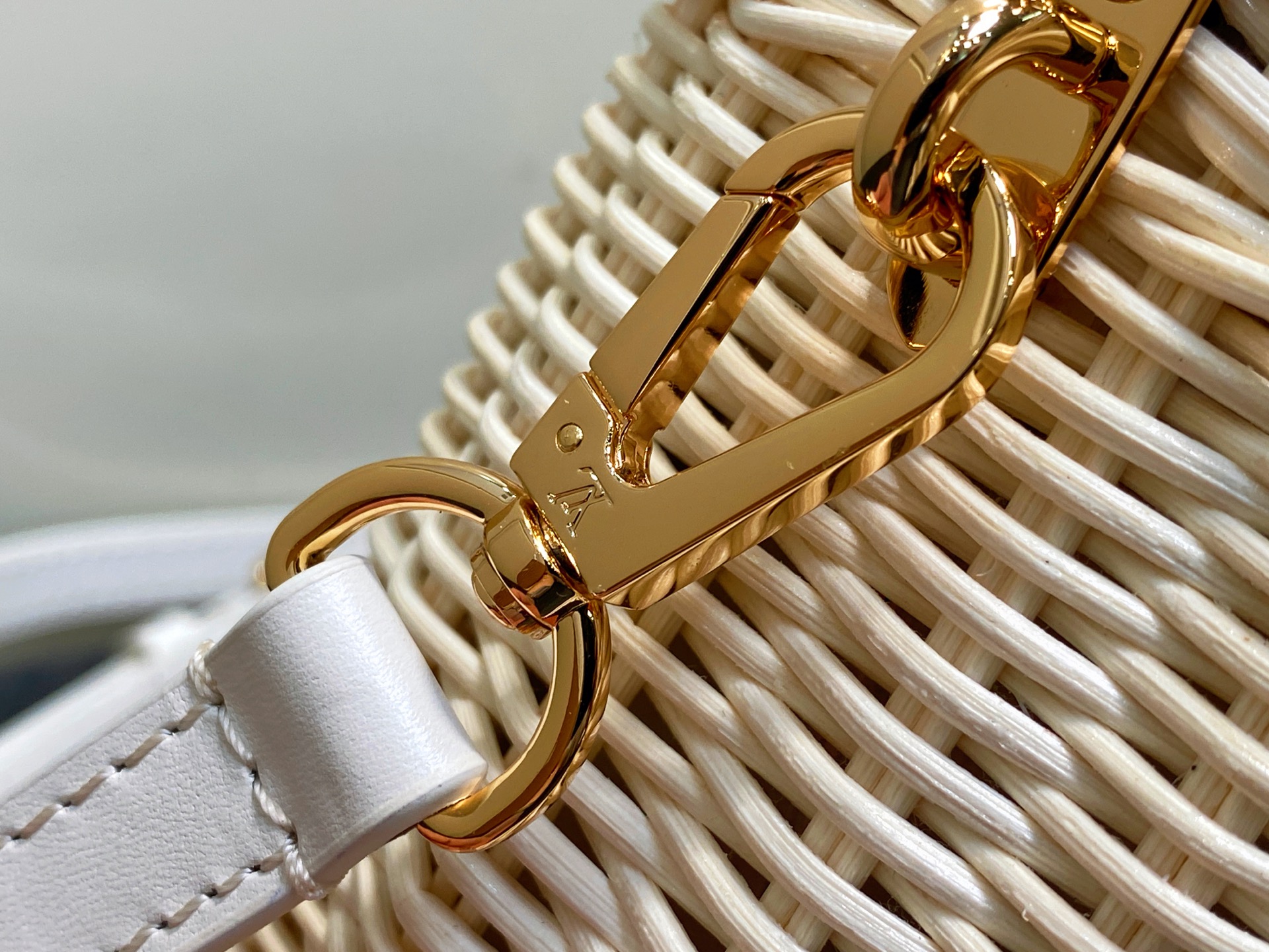 Louis Vu*tton Capucines M26005(21×14×8CM)